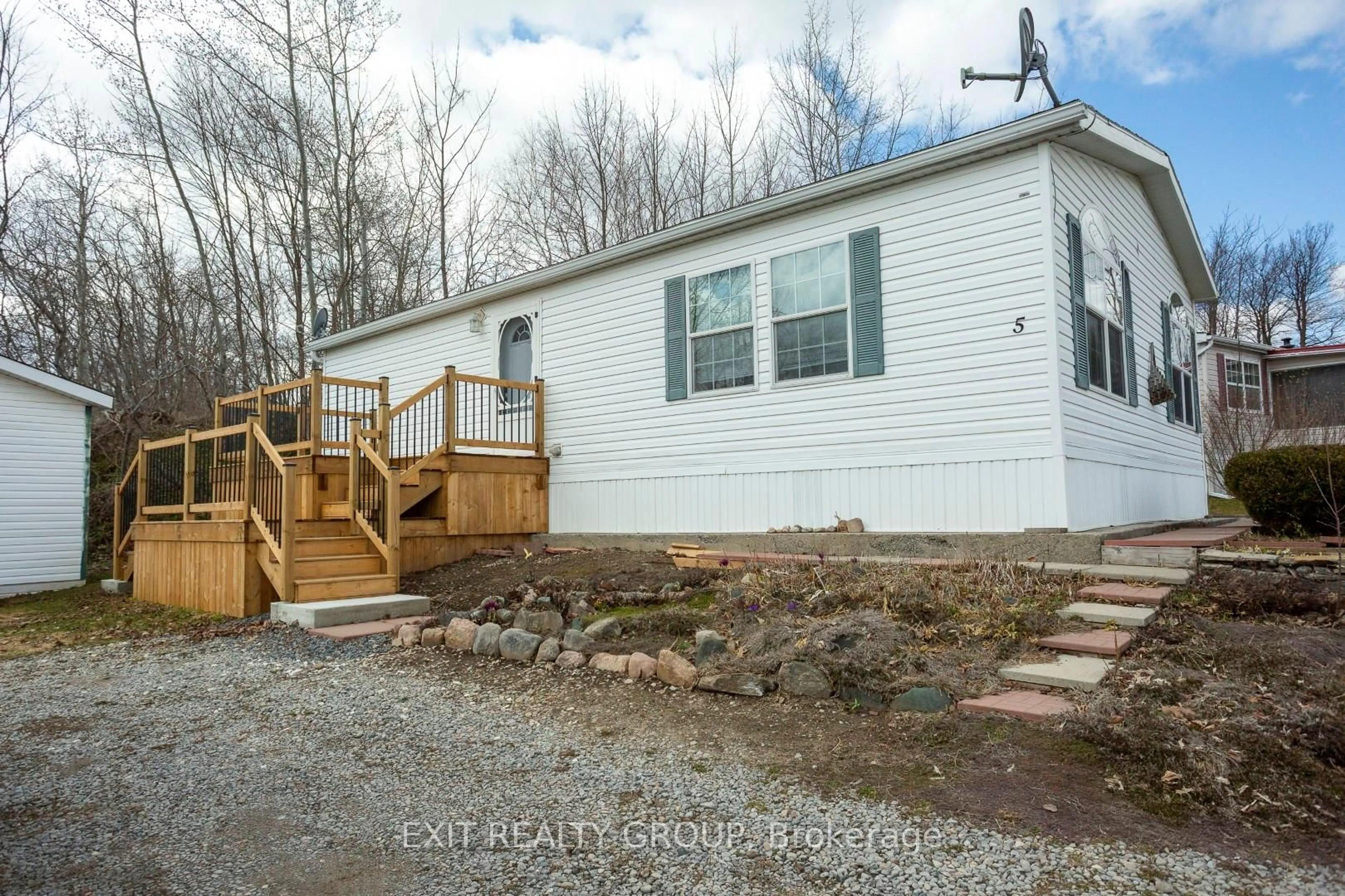 Home with vinyl exterior material, unknown for 5-152 Concession Road 11 W, Trent Hills Ontario K0L 1Y0