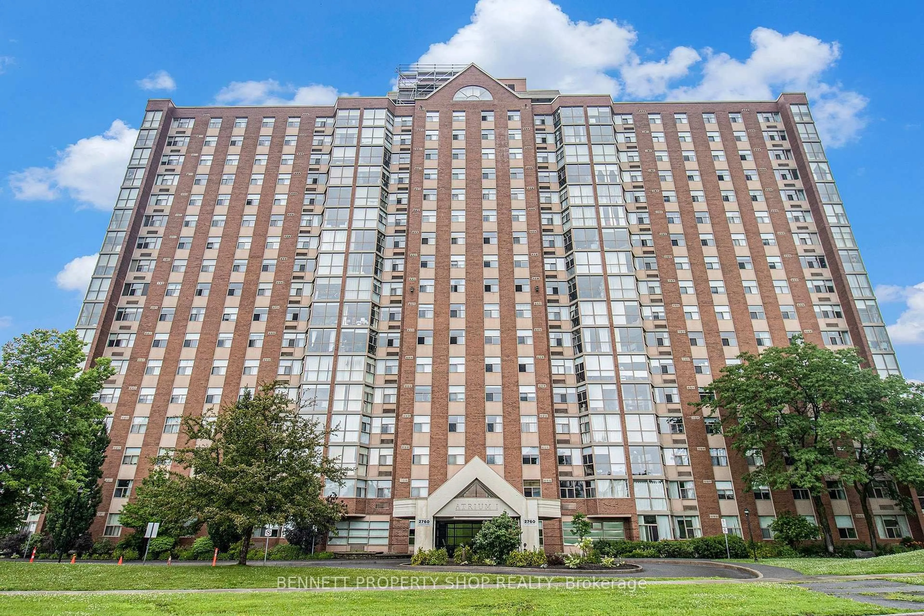 Indoor foyer for 2760 Carousel Cres #610, Ottawa Ontario K1T 2N4