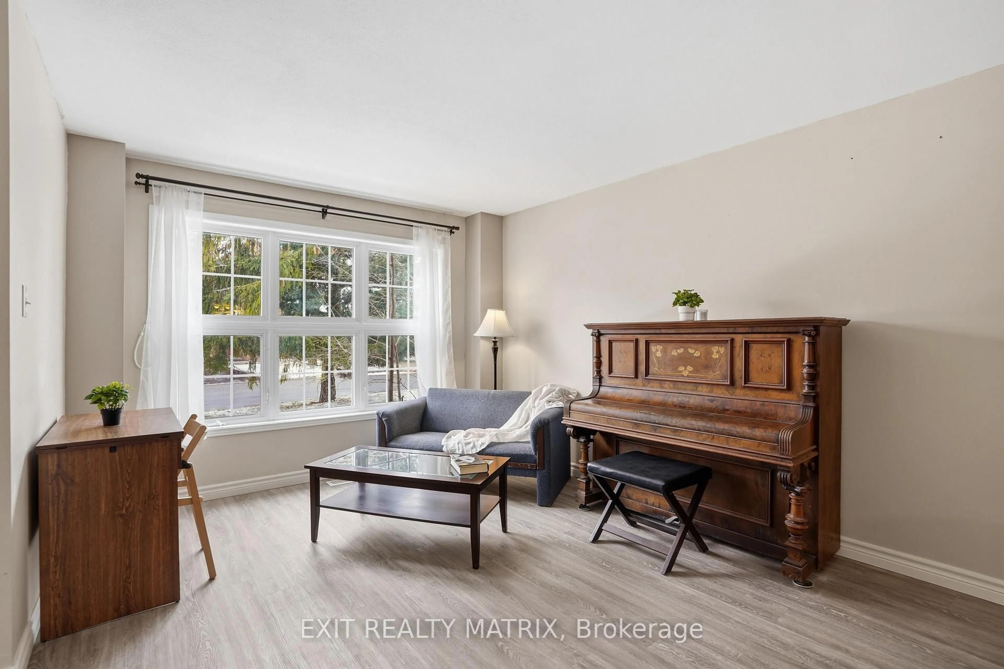 Living room with furniture, wood/laminate floor for 127 Marshfield St, Ottawa Ontario K4A 4N1