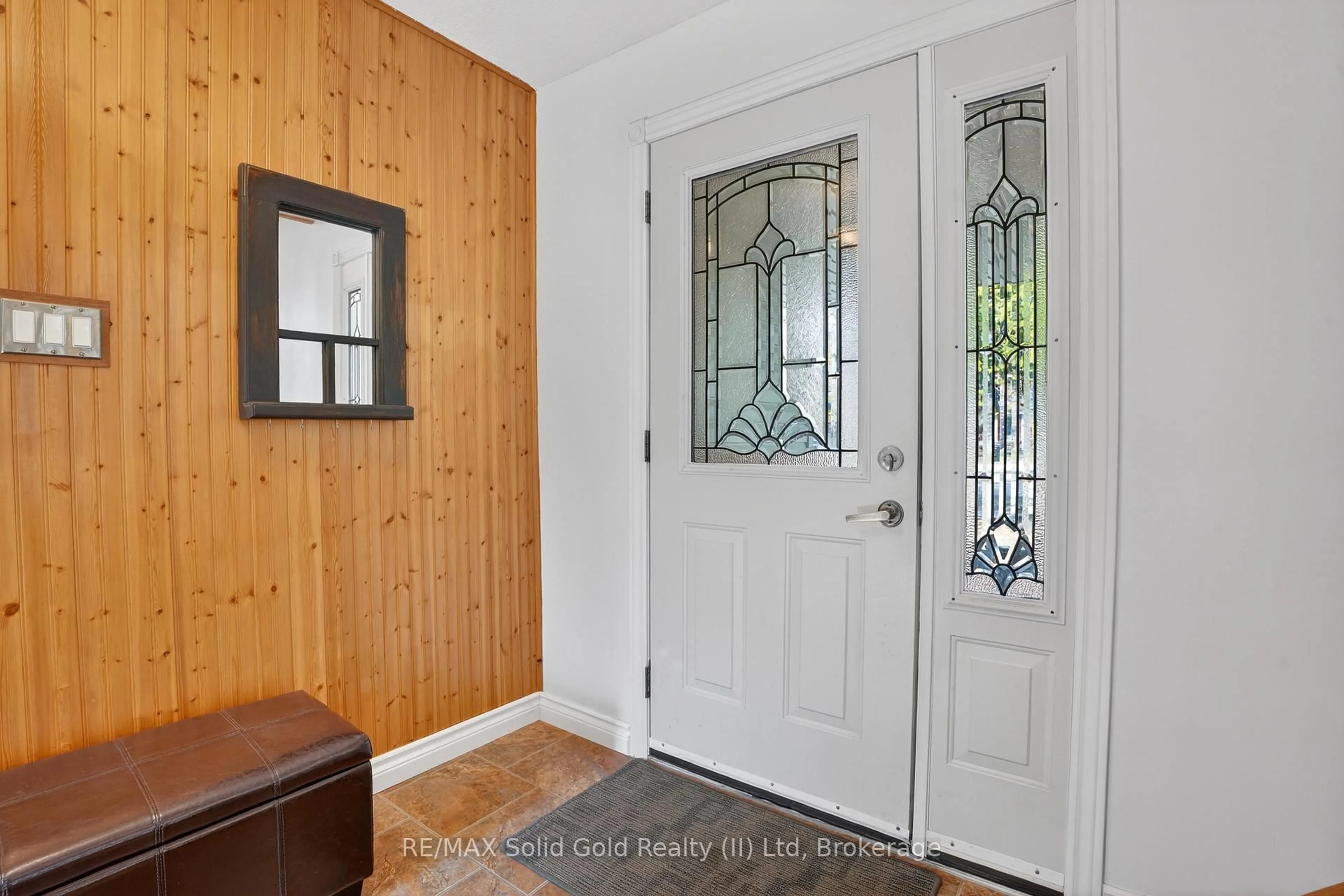 Indoor entryway for 309 Daleside Pl, Waterloo Ontario N2L 5M4