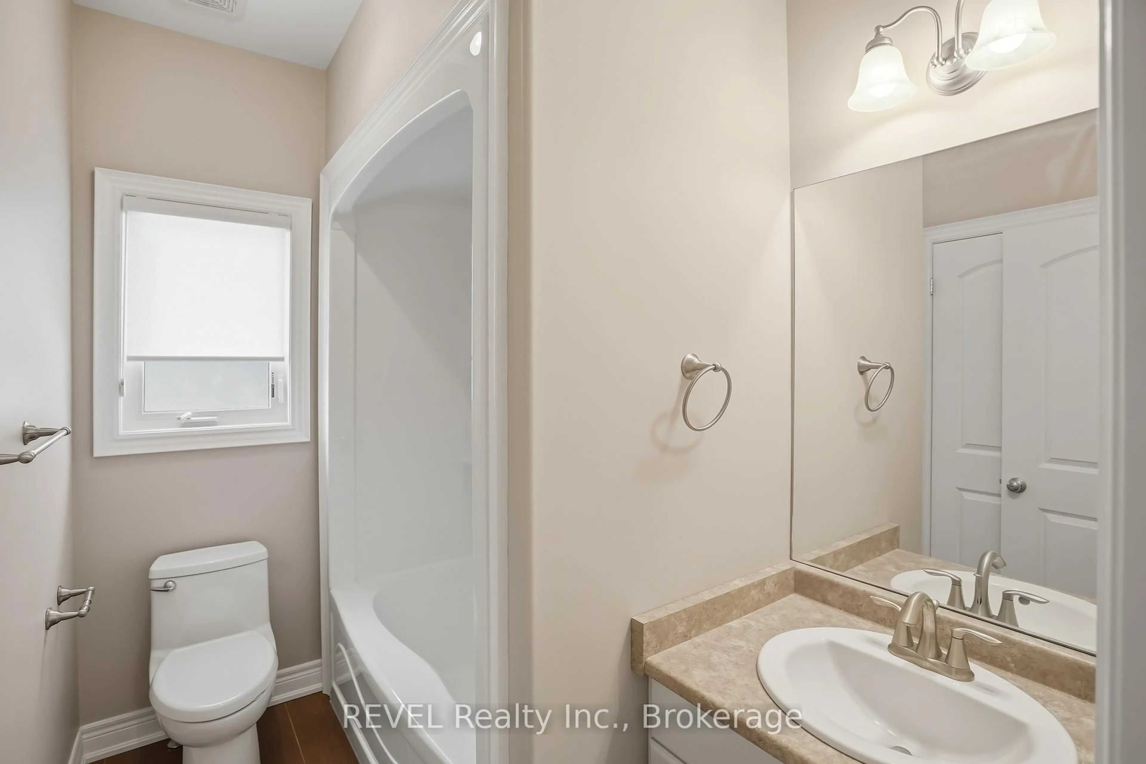 Standard bathroom, unknown for 20 Crimson Dr, Niagara-on-the-Lake Ontario L0S 1P0