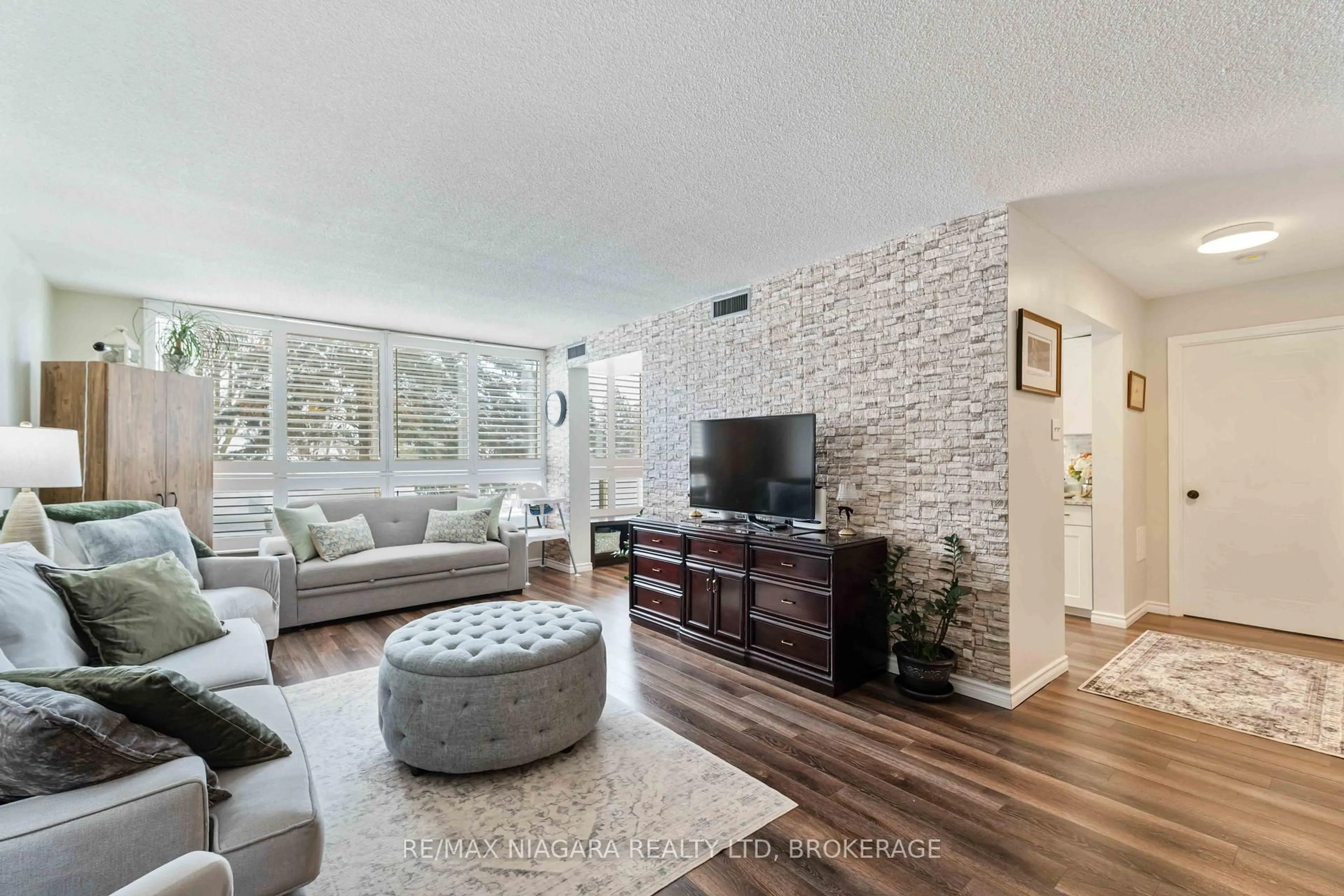 Living room with furniture, unknown for 5100 Dorchester Rd #210, Niagara Falls Ontario L2E 7H4