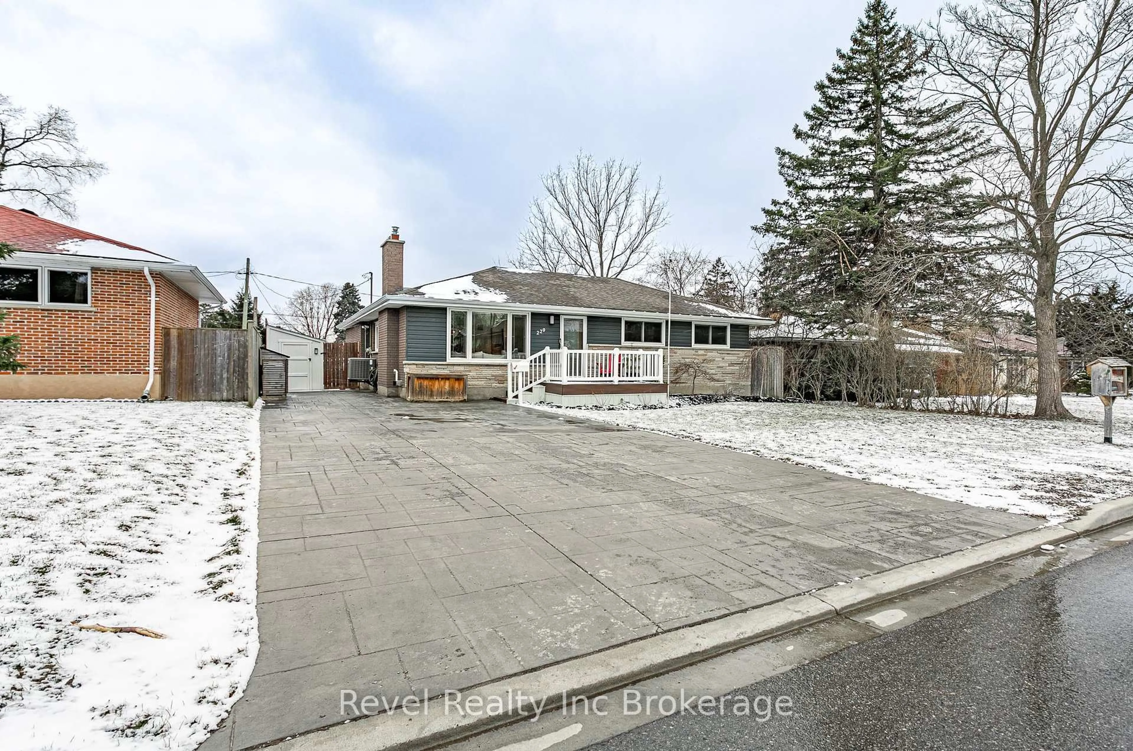 Unknown for 229 Burlington St, London South Ontario N5Z 3W3
