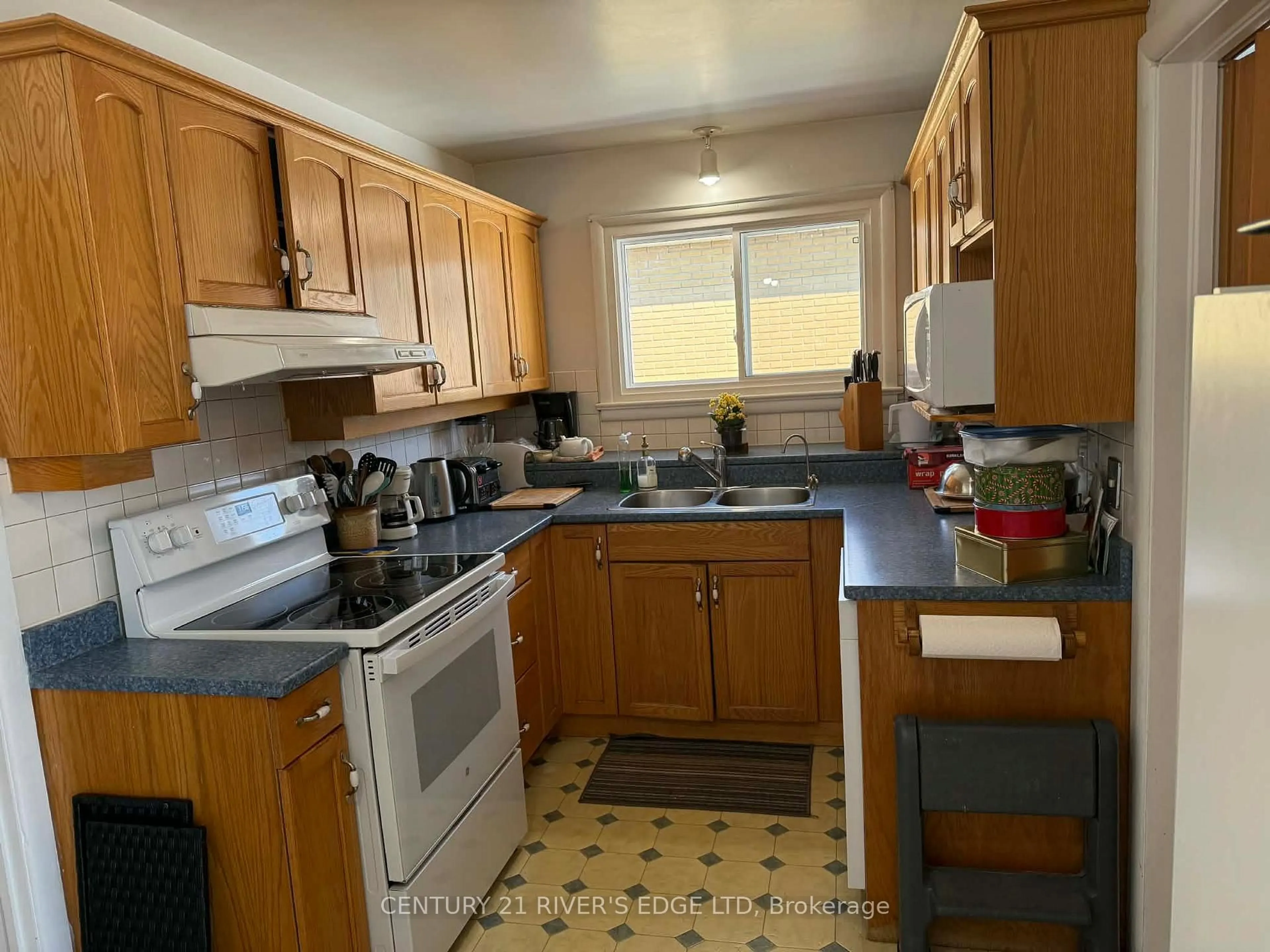 Standard kitchen, unknown for 68 Aldershot Ave, Brockville Ontario K6V 2P8