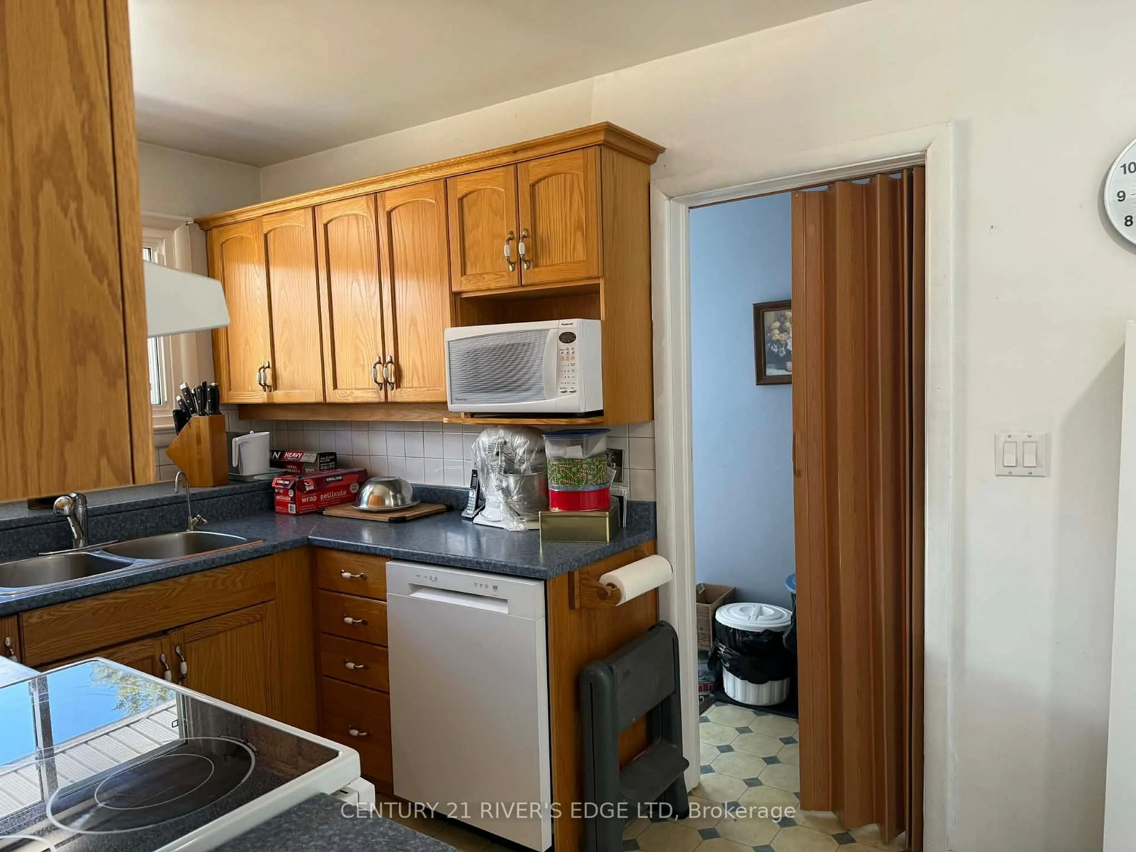 Standard kitchen, unknown for 68 Aldershot Ave, Brockville Ontario K6V 2P8