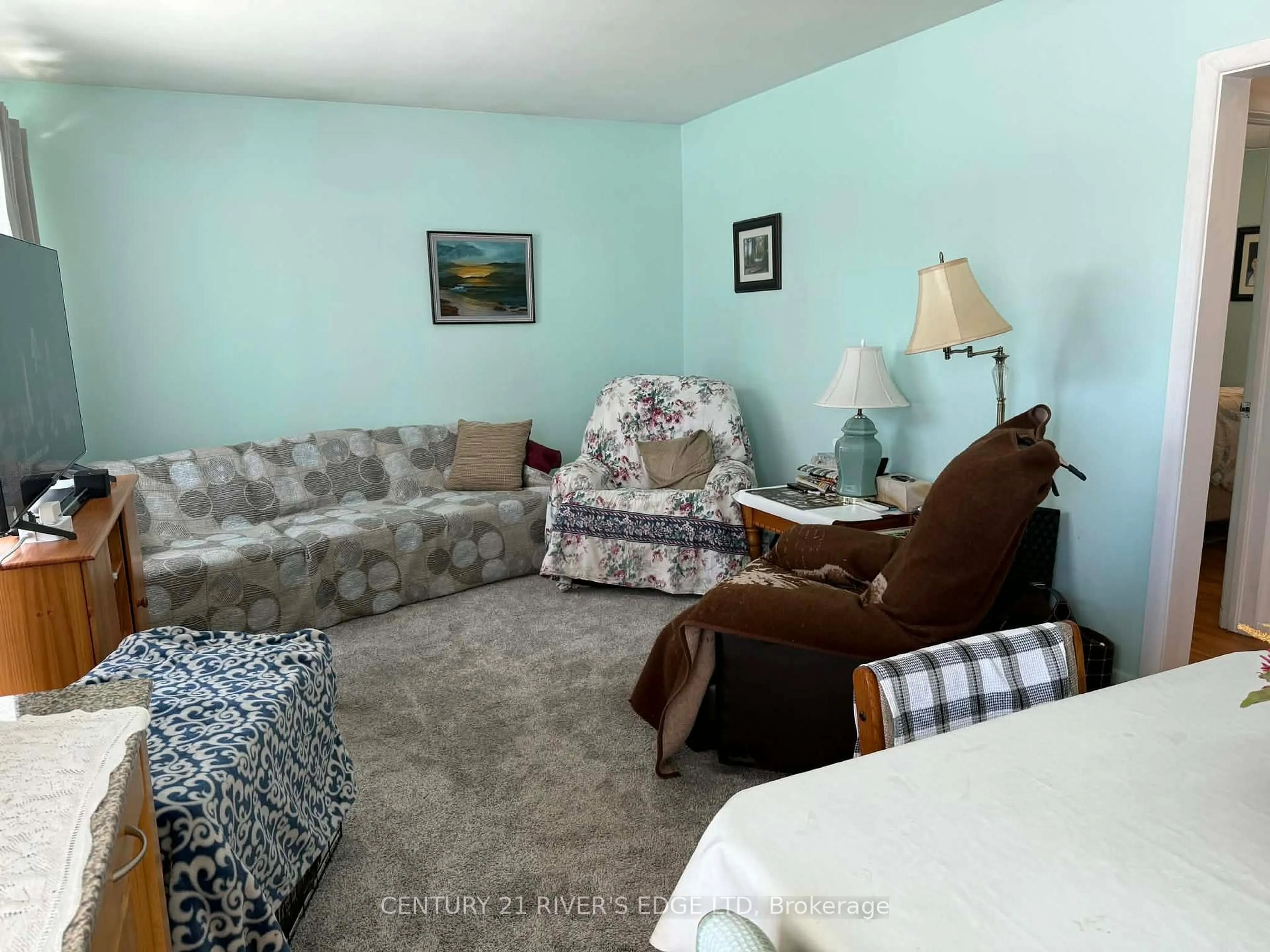 Living room with furniture, unknown for 68 Aldershot Ave, Brockville Ontario K6V 2P8