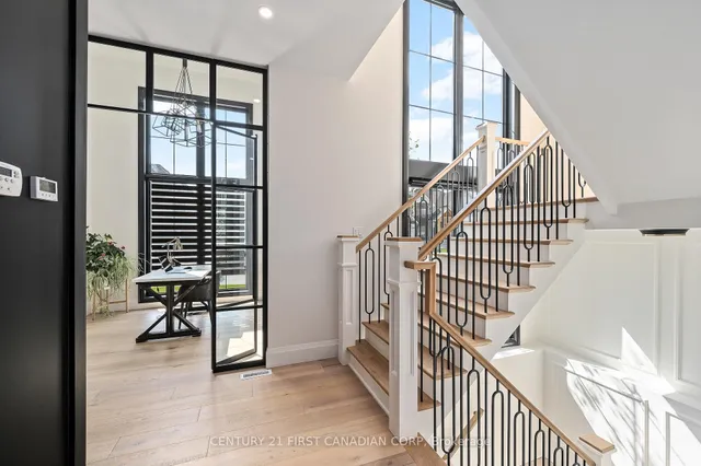 868 White Pine St, London North 2