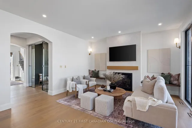 851 White Pine St, London North 3