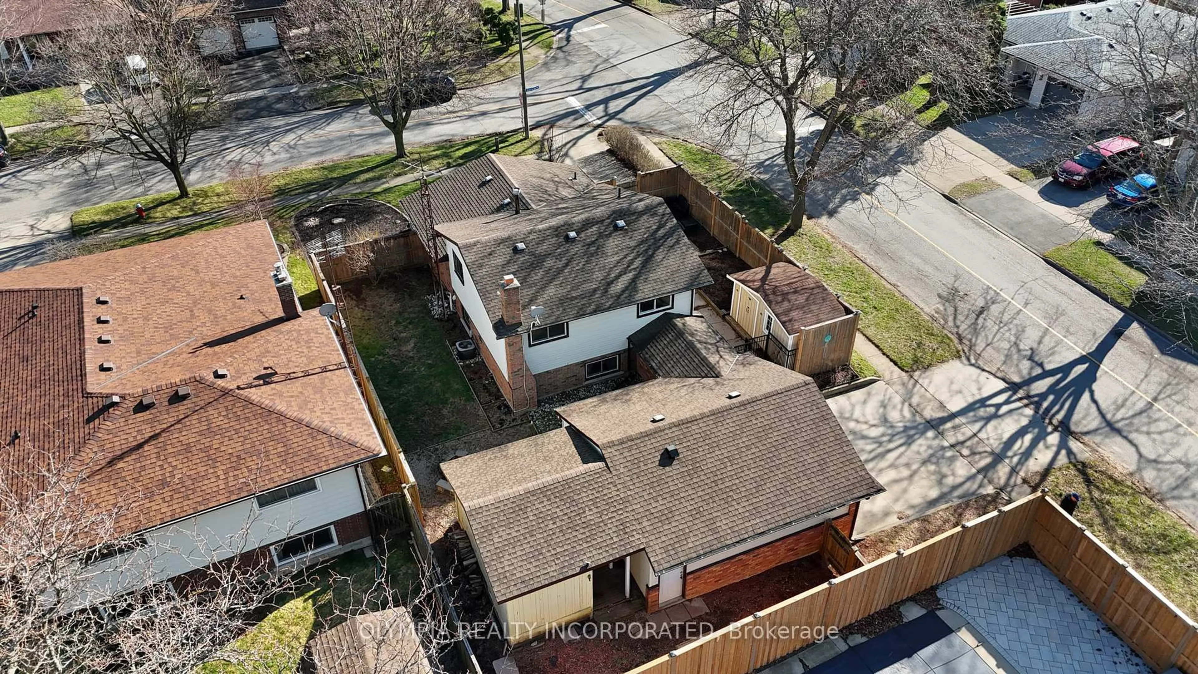 A pic from outside/outdoor area/front of a property/back of a property/a pic from drone, street for 7451 Green Boughs Rd, Niagara Falls Ontario L2J 3Y8