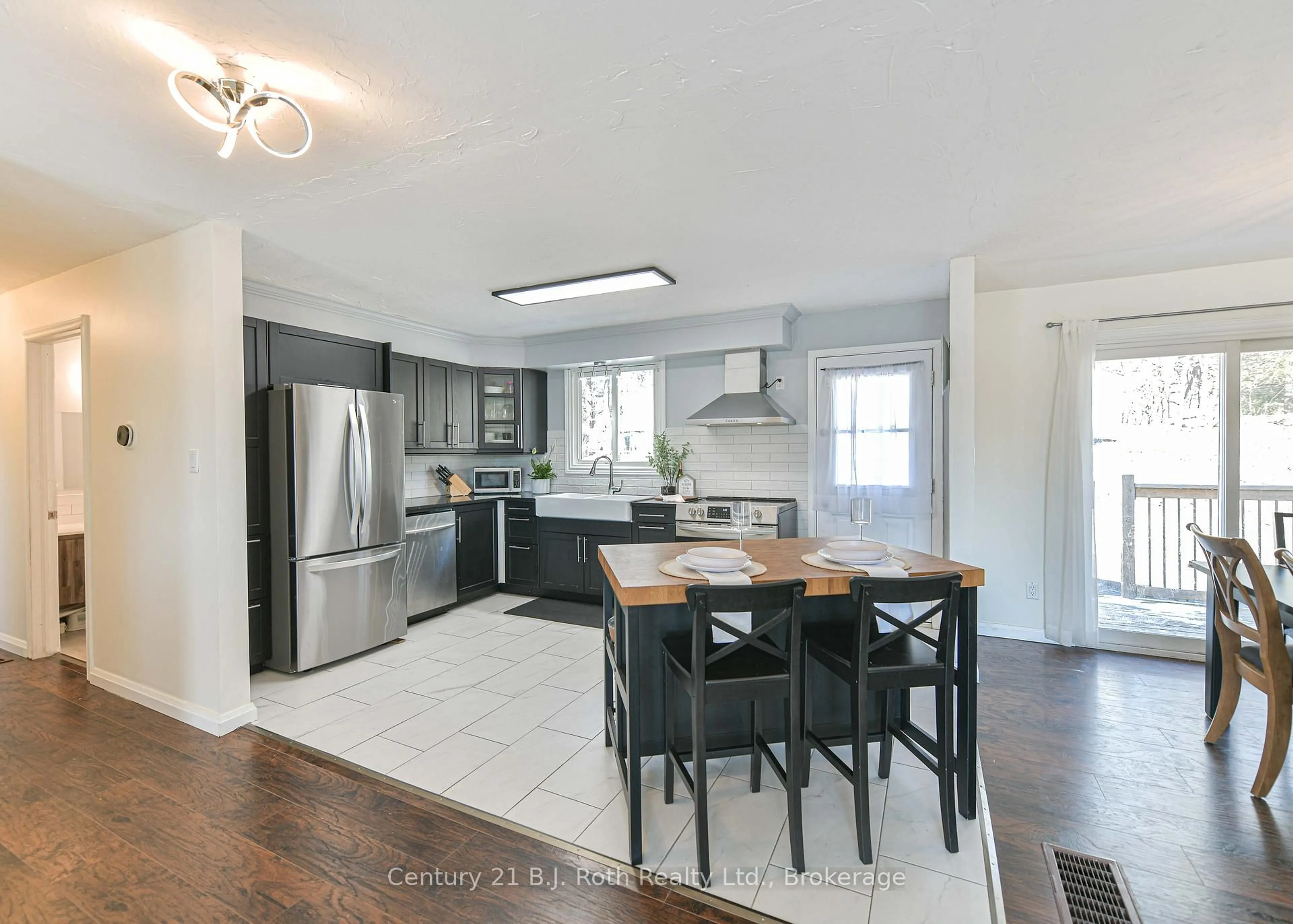 Open concept kitchen, unknown for 620 Pinedale Rd, Gravenhurst Ontario P1P 1L5