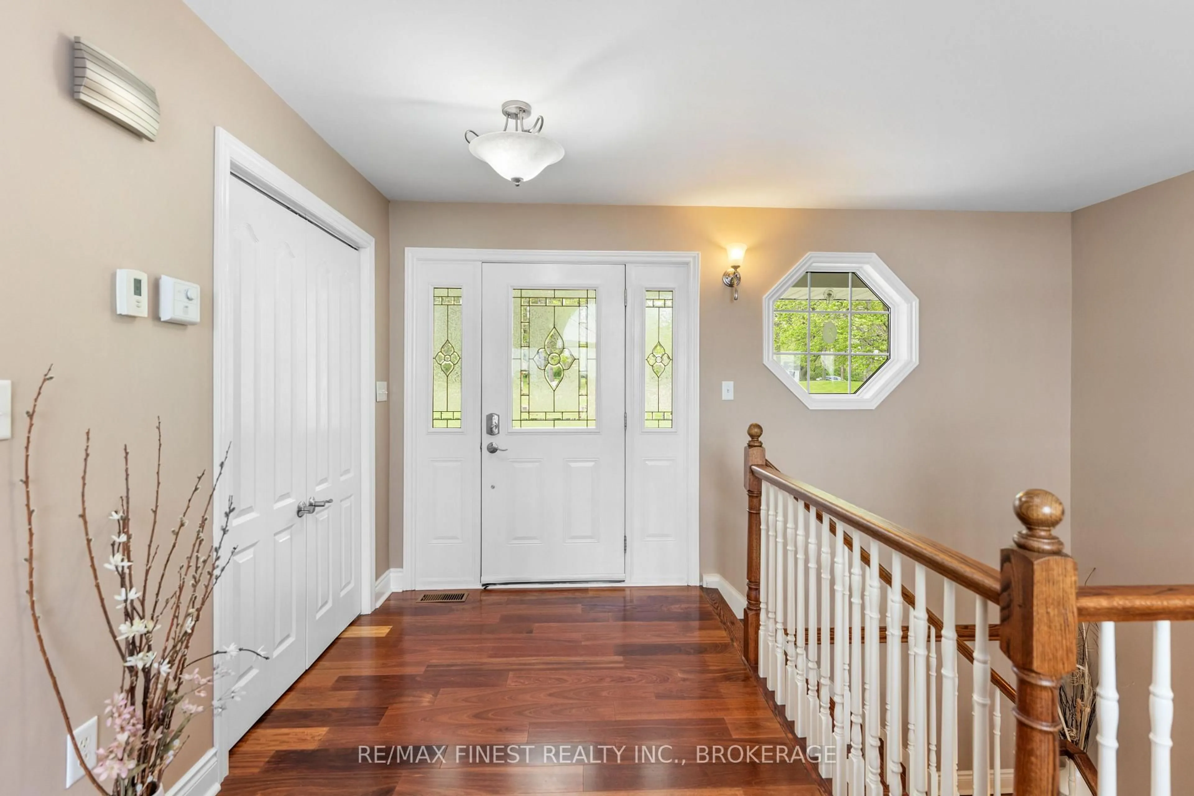 Indoor entryway for 121 Hickory Lane, Wolfe Island Ontario K0H 2Y0