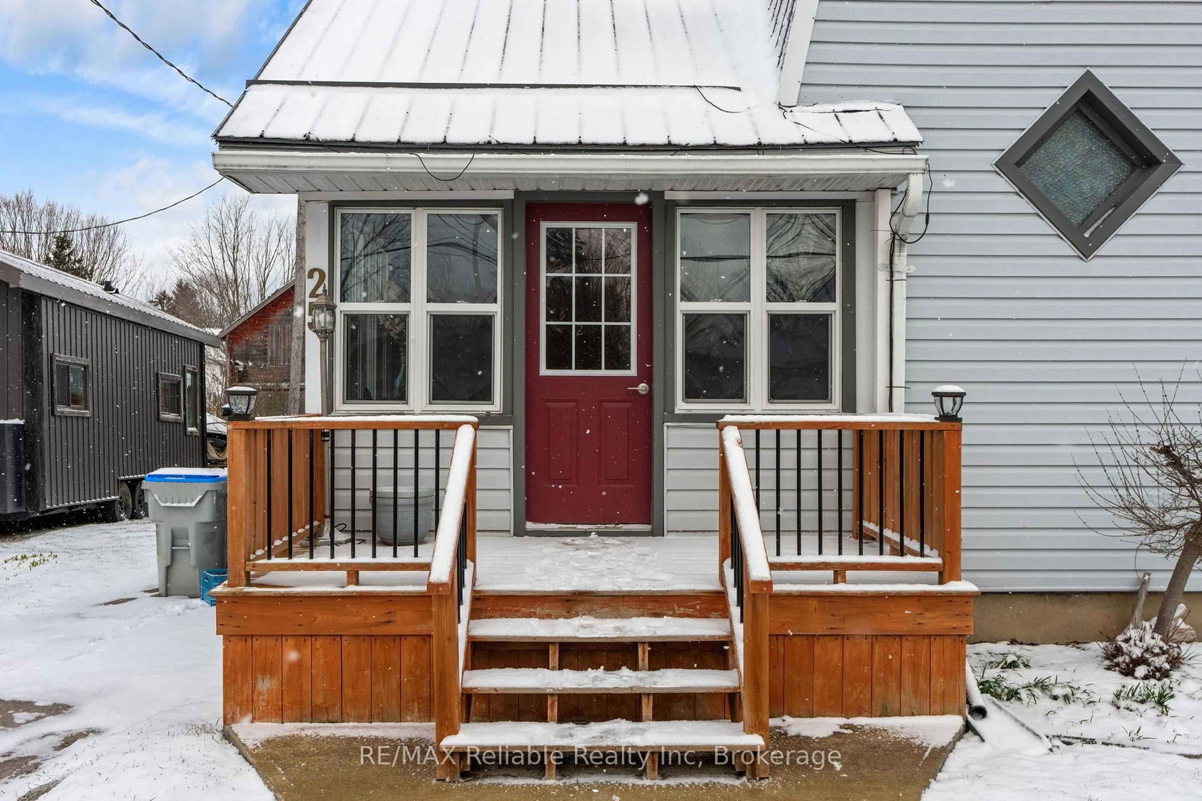 Home with vinyl exterior material, street for 25 Jarvis St, Huron East Ontario N0K 1W0