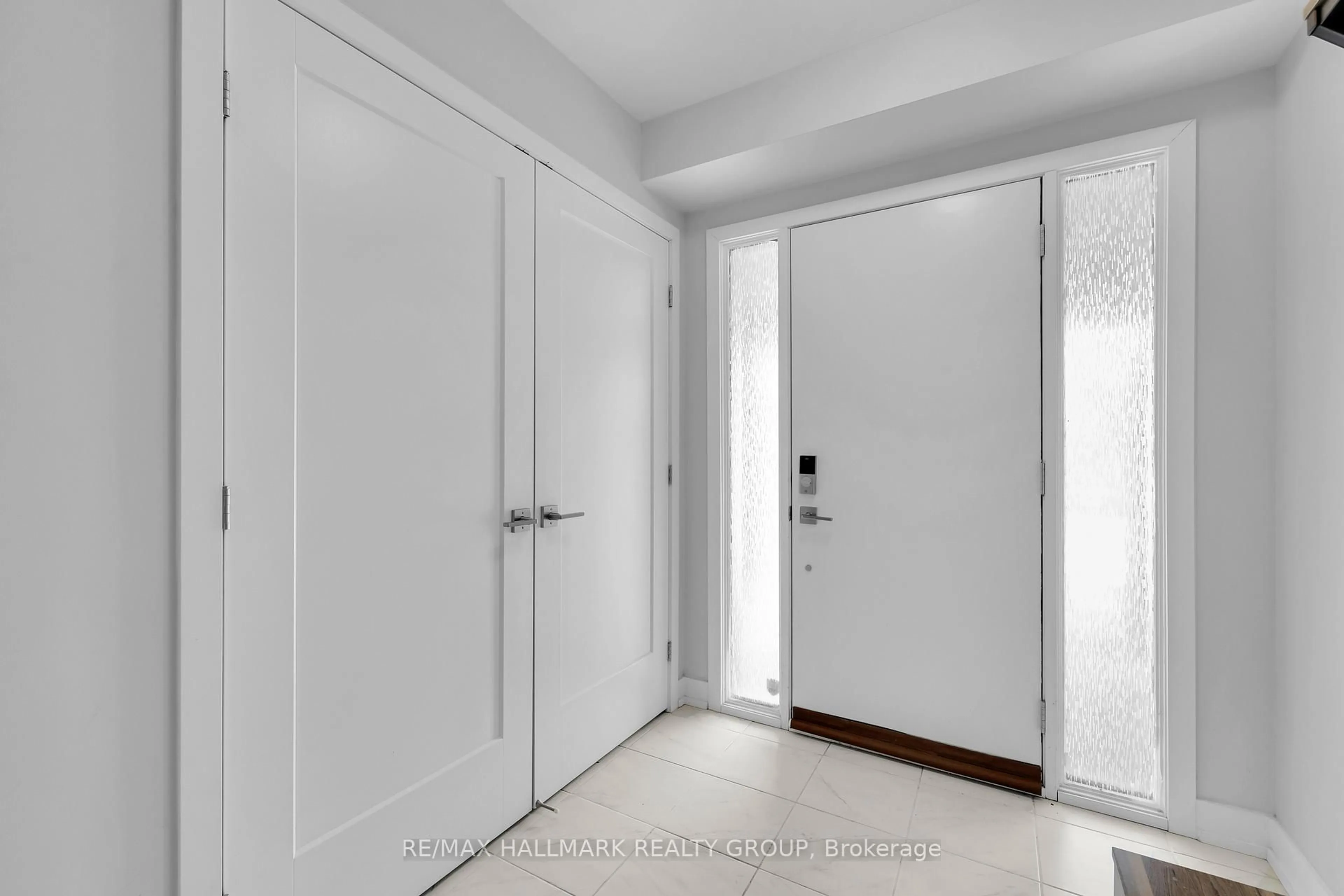 Indoor entryway for 738 Chromite Private, Ottawa Ontario K2J 7J2
