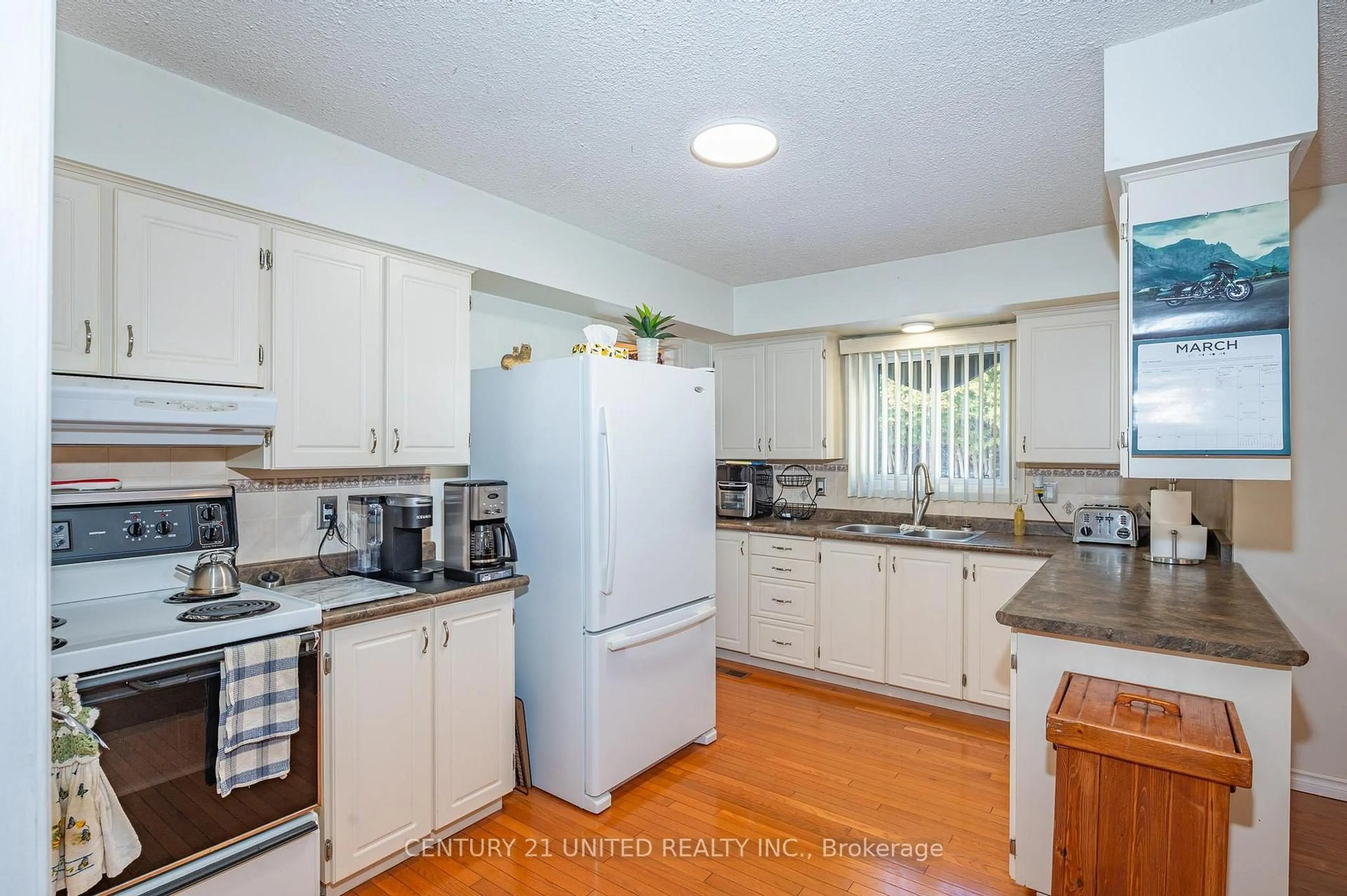 Standard kitchen, unknown for 622 Brick Rd, Selwyn Ontario K0L 1T0