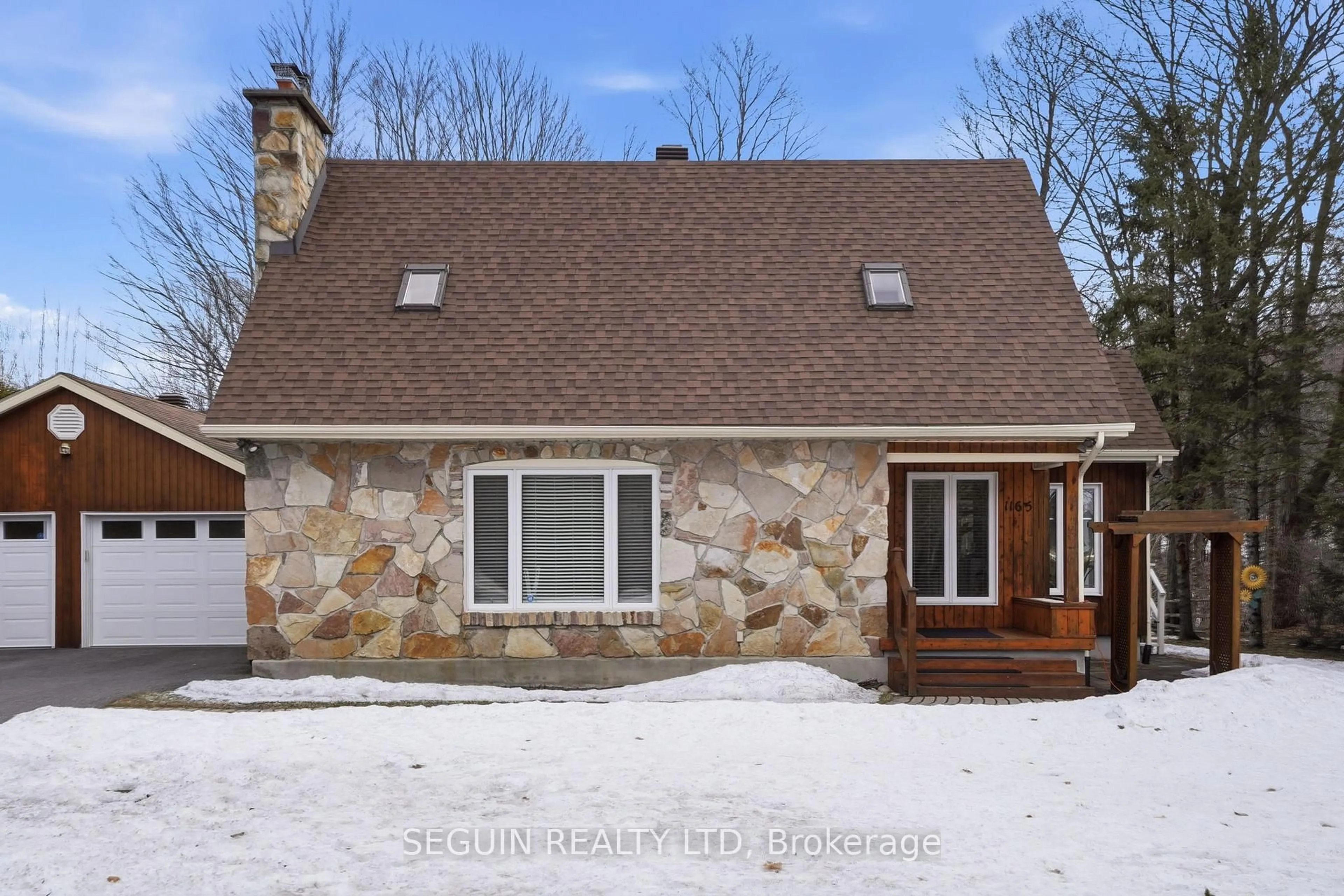 Home with brick exterior material, street for 1165 Golf Rd, East Hawkesbury Ontario K6A 2R2