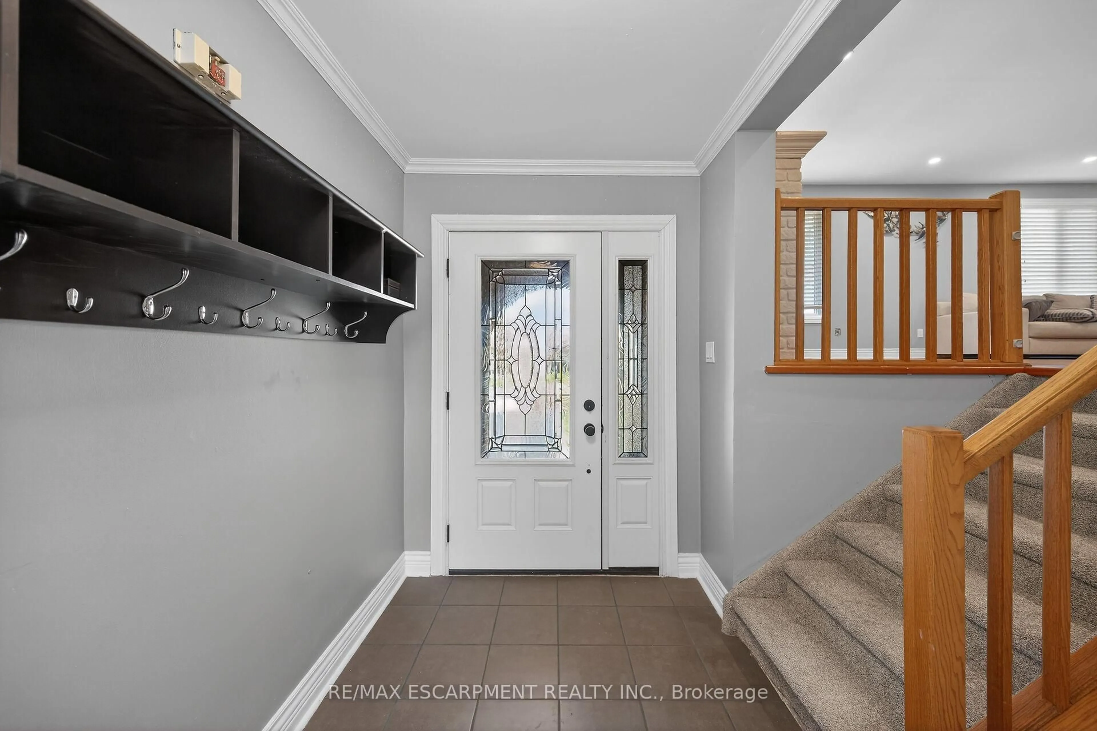 Indoor entryway for 80 First Rd, Hamilton Ontario L8J 2S9