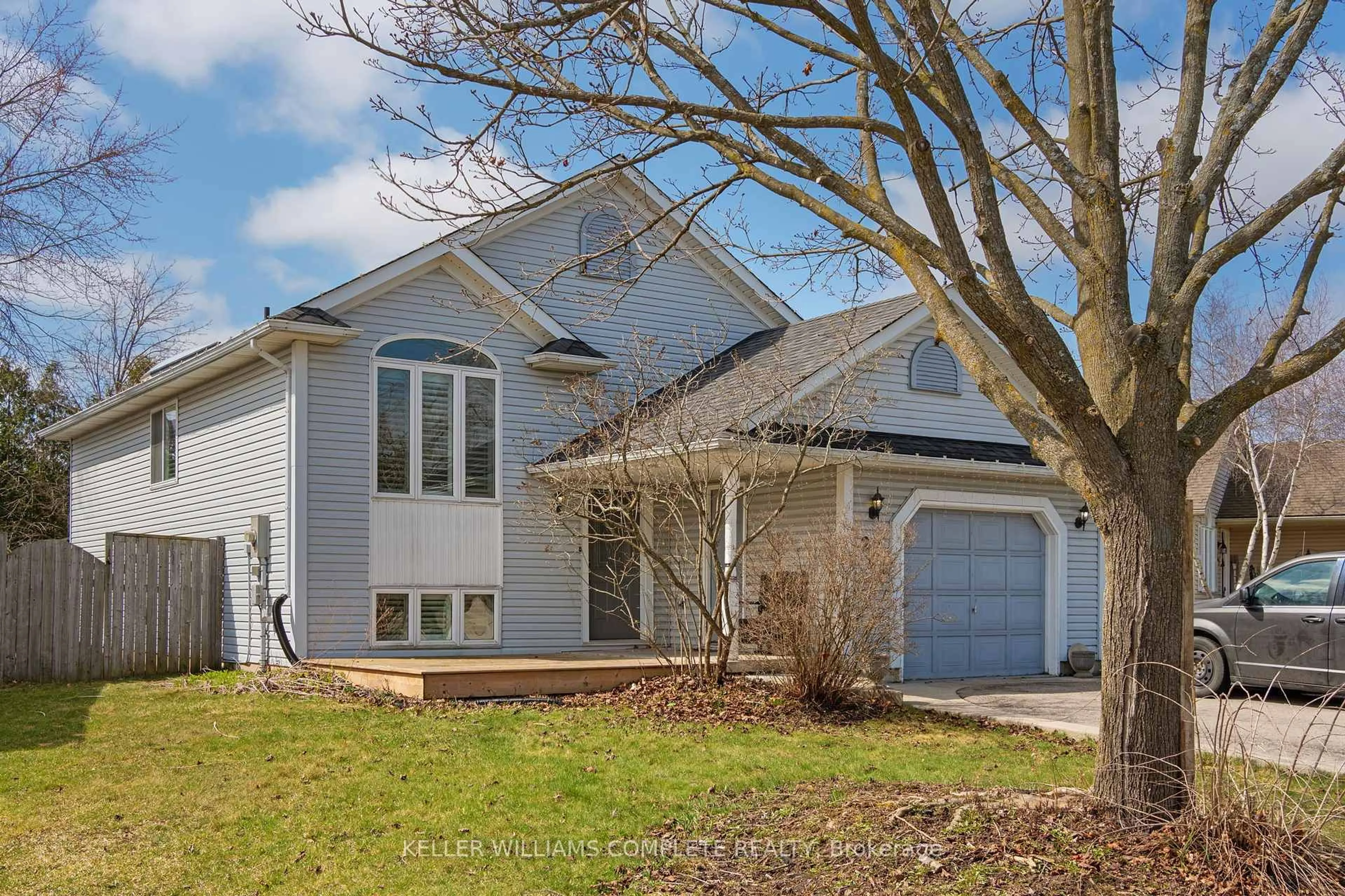 Home with vinyl exterior material, street for 27 Morgan Dr, Haldimand Ontario N3W 1H6