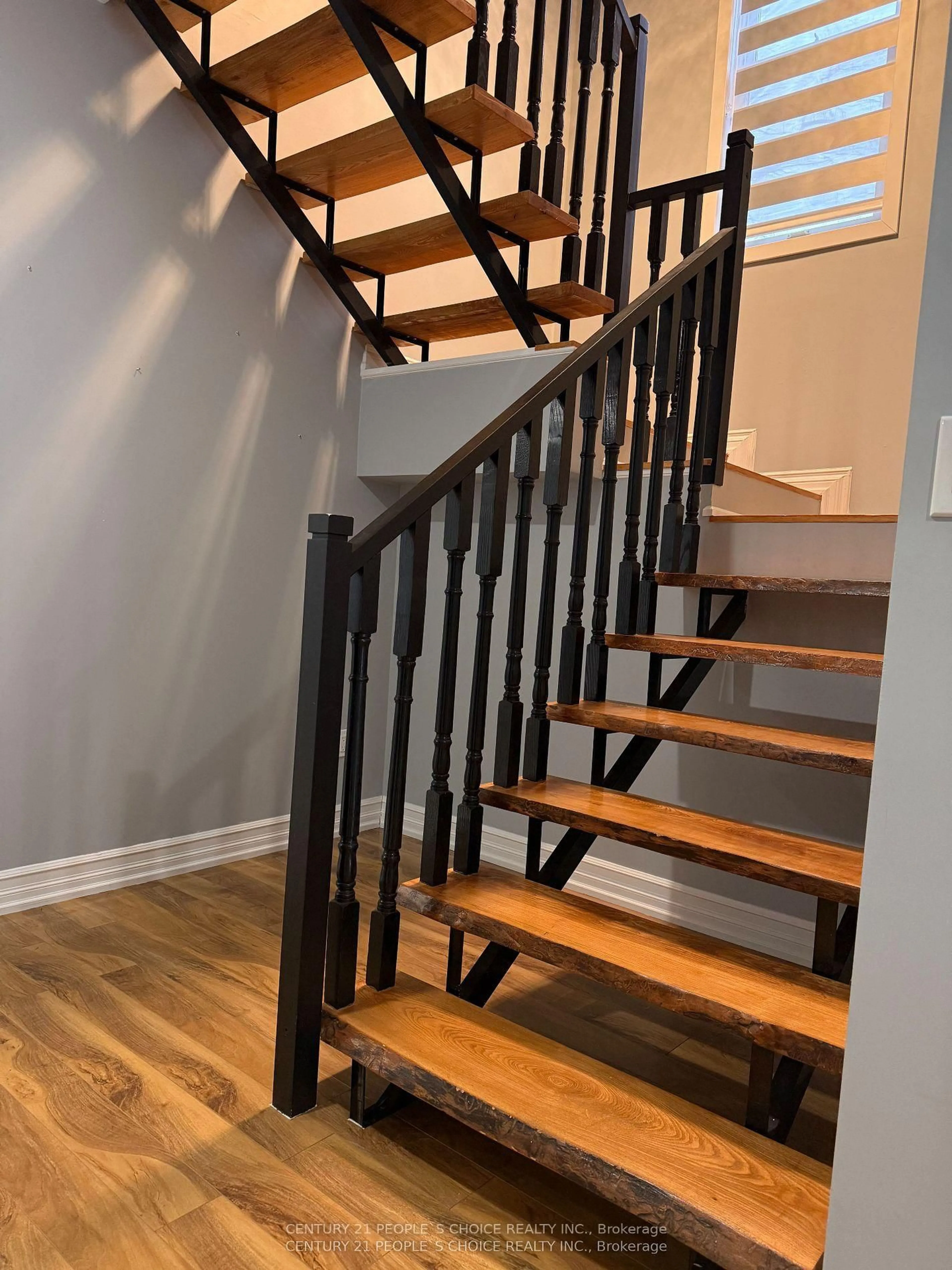 Stairs for 280 Cambridge Rd, Fort Erie Ontario L0S 1B0