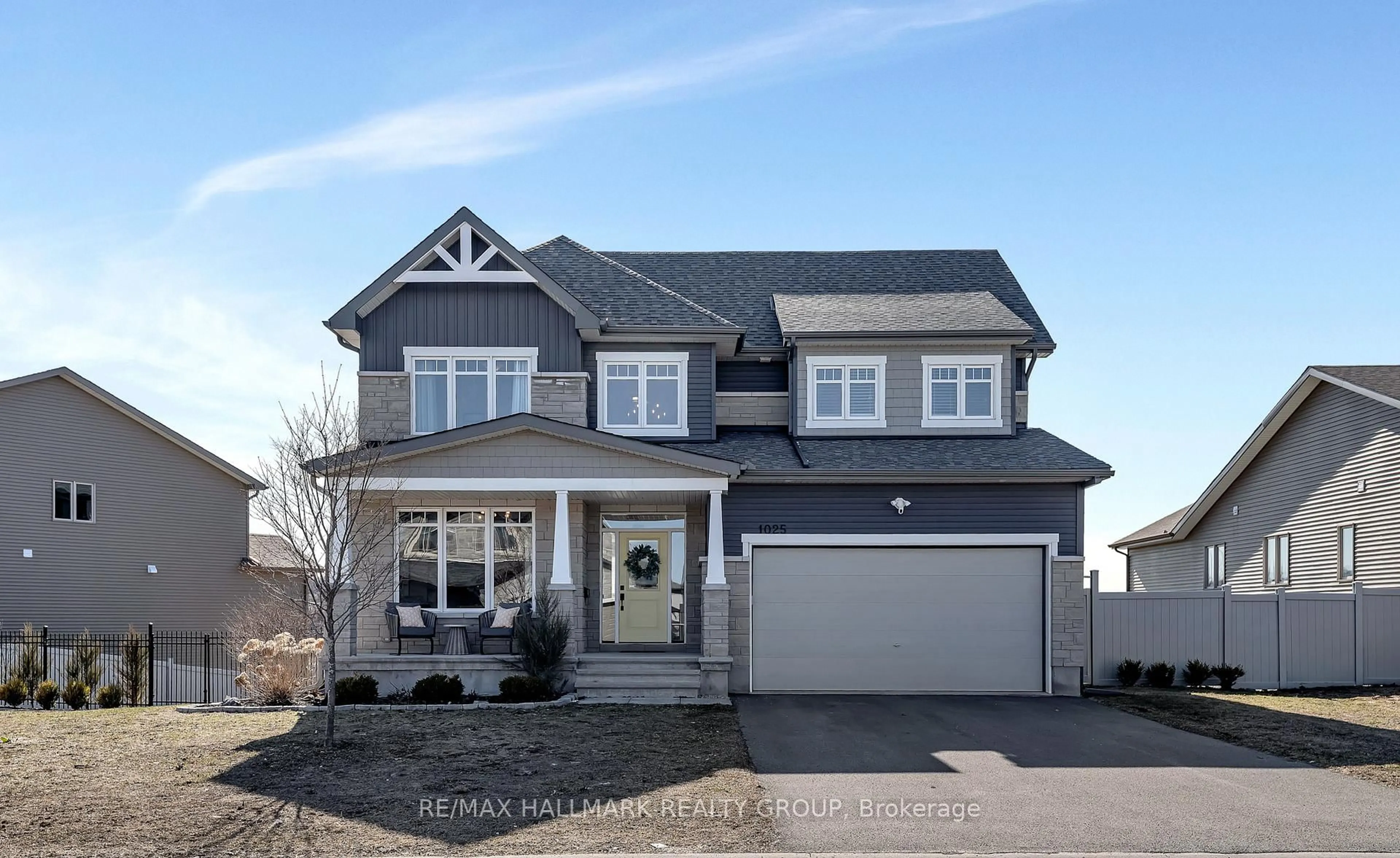 Home with vinyl exterior material, street for 1025 Diamond St, Clarence-Rockland Ontario K4K 1P6