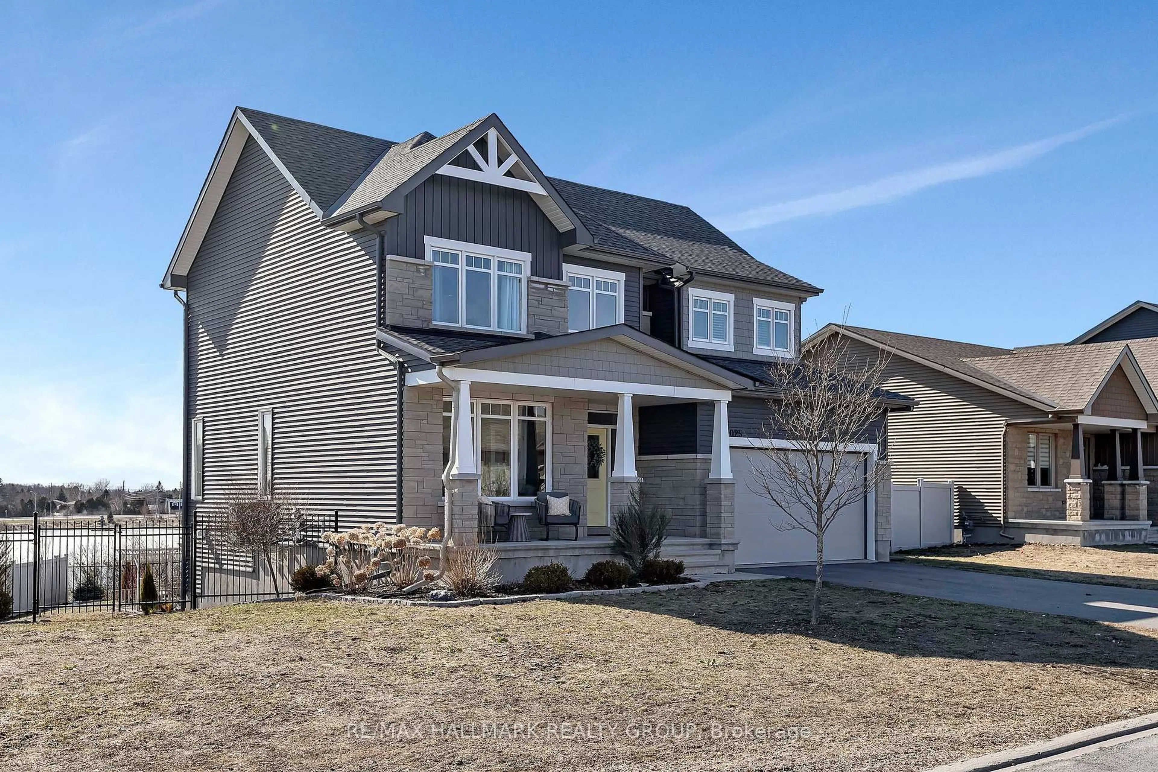 Home with vinyl exterior material, street for 1025 Diamond St, Clarence-Rockland Ontario K4K 1P6