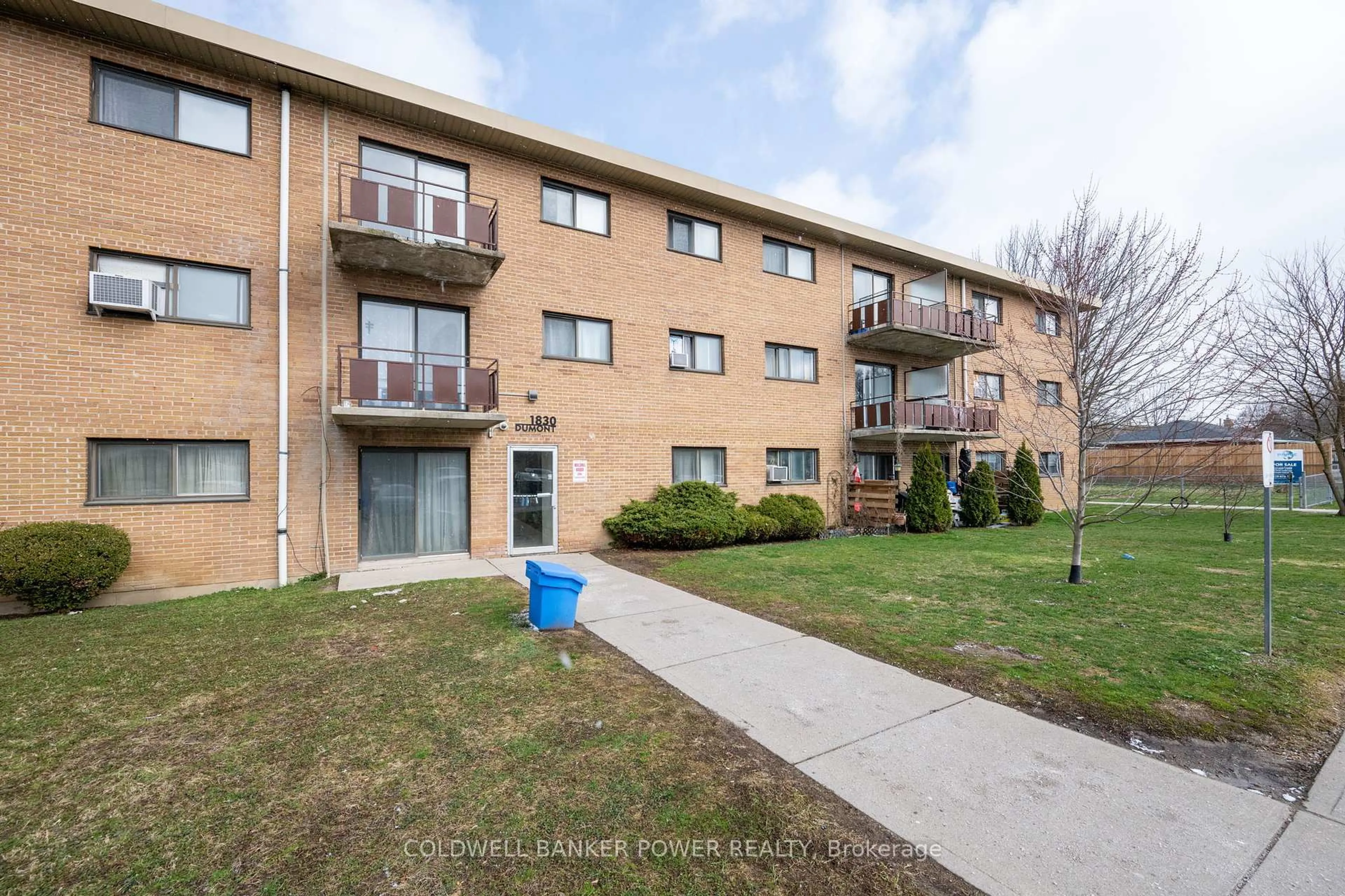 Patio, unknown for 1830 Dumont St #110, London East Ontario N5W 2S1