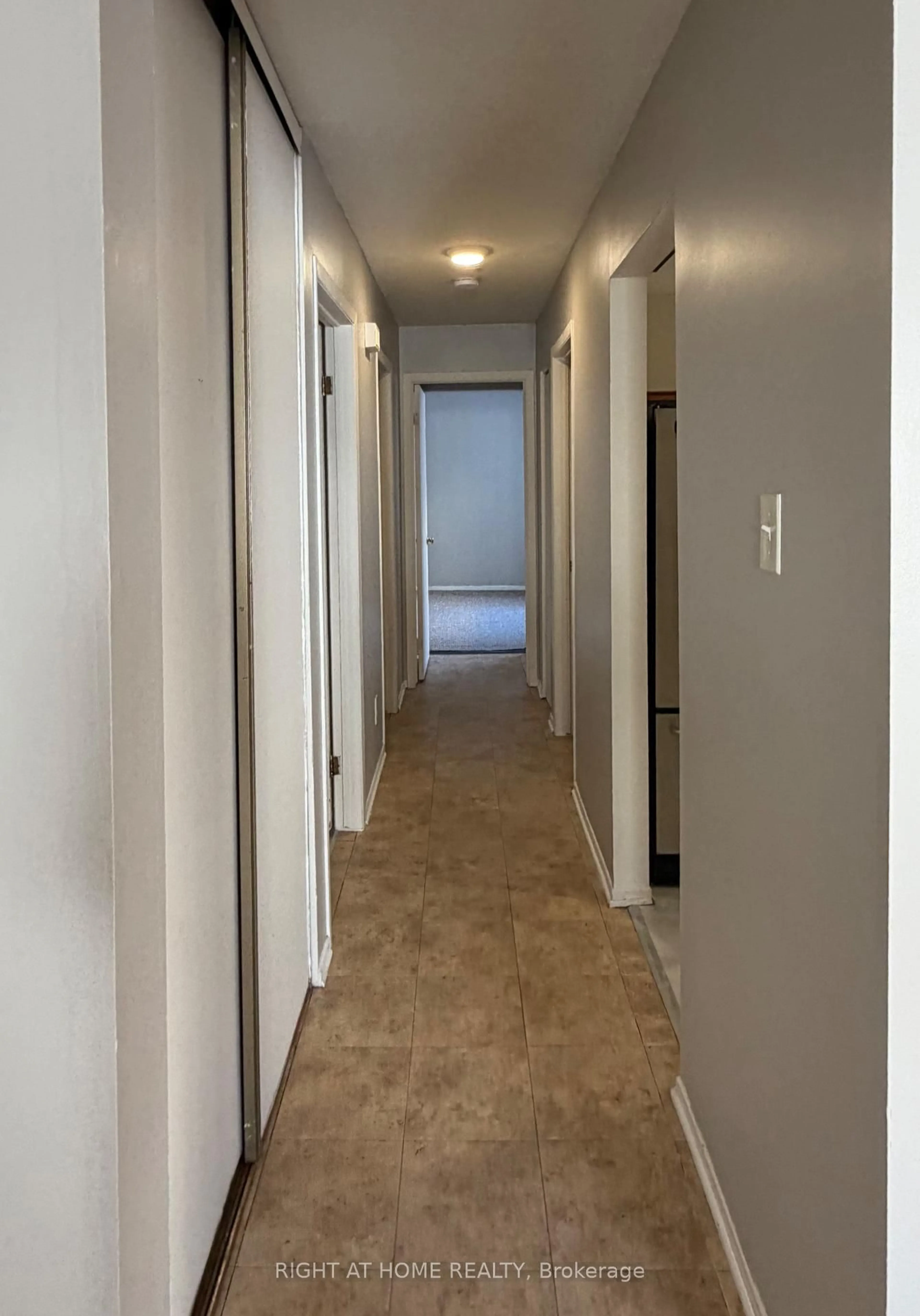 A pic of a room for 1033 Cummings Ave #E, Ottawa Ontario K1J 9K6