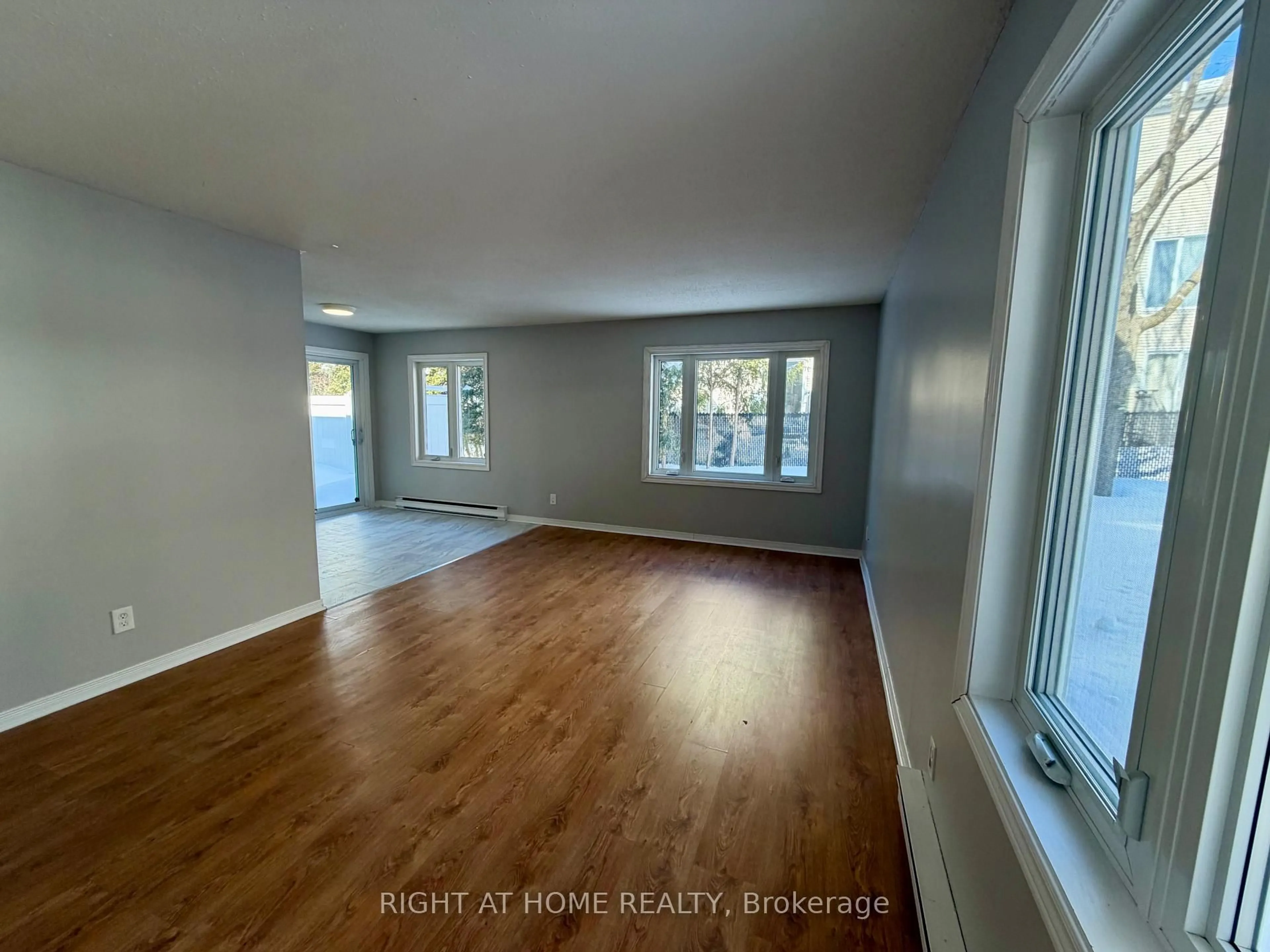 A pic of a room for 1033 Cummings Ave #E, Ottawa Ontario K1J 9K6