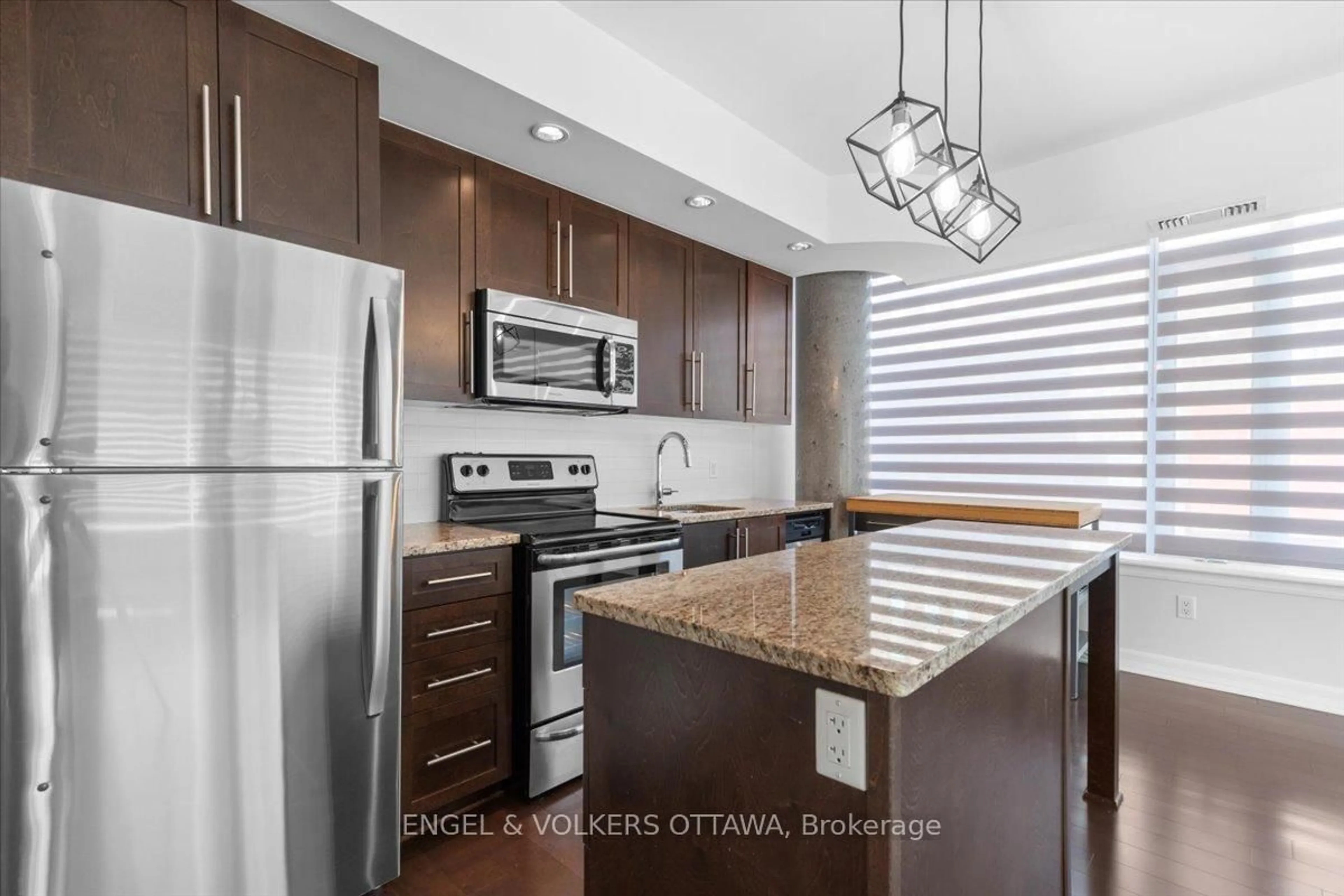 Standard kitchen, ceramic/tile floor for 238 Besserer St #213, Ottawa Ontario K1N 6B1