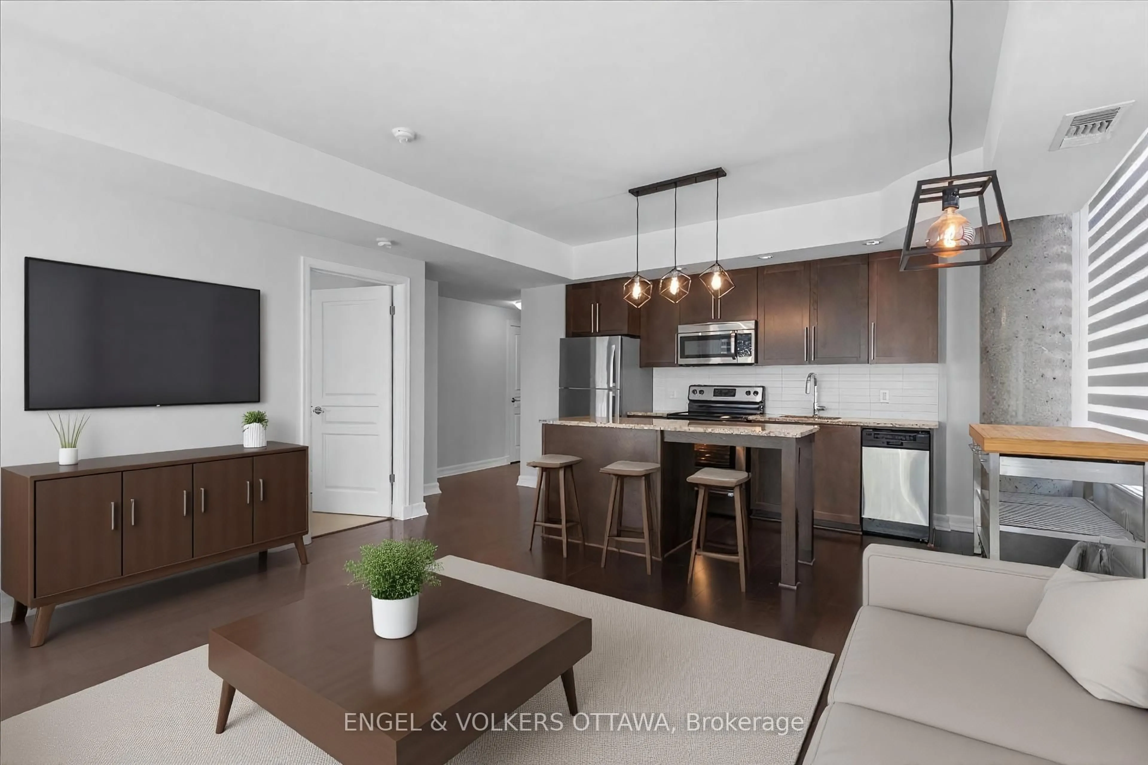 Open concept kitchen, wood/laminate floor for 238 Besserer St #213, Ottawa Ontario K1N 6B1