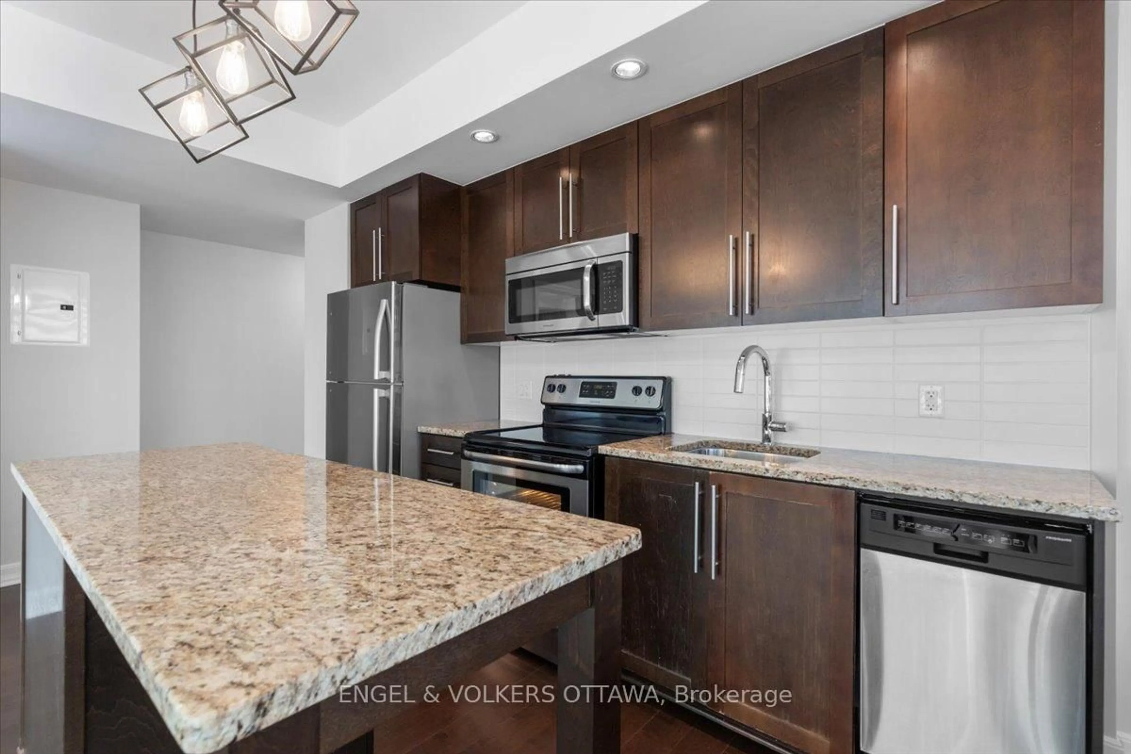 Standard kitchen, unknown for 238 Besserer St #213, Ottawa Ontario K1N 6B1