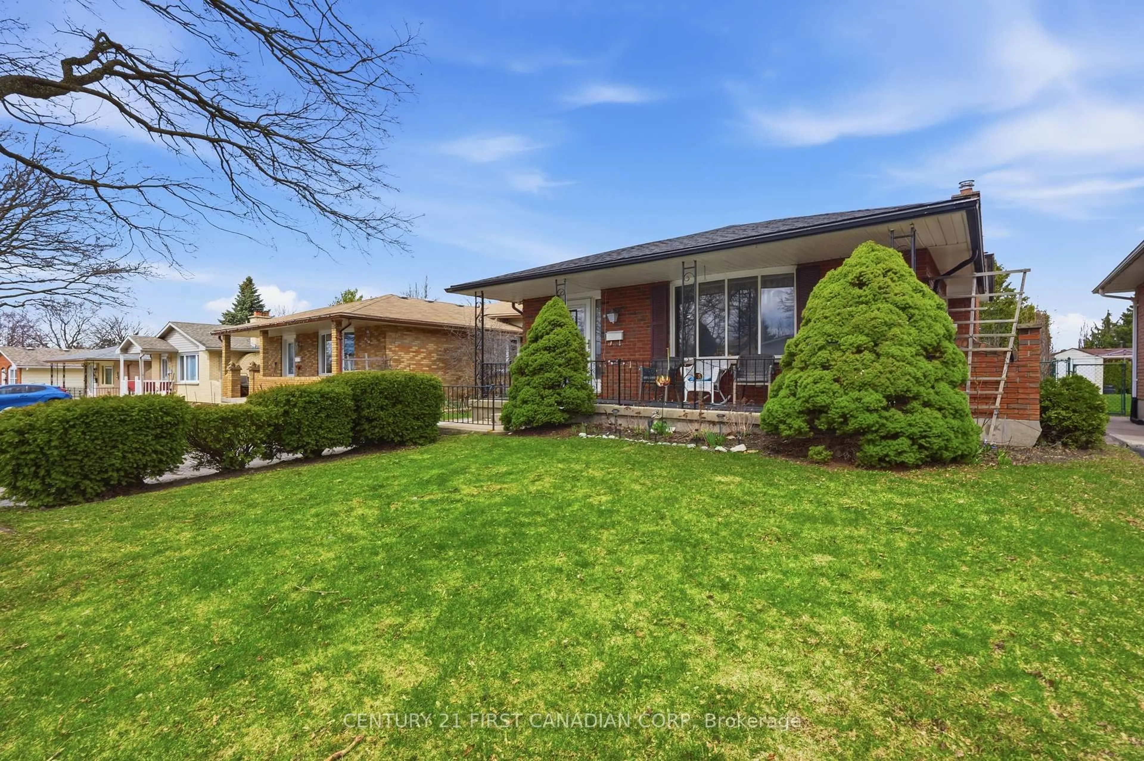 A pic from outside/outdoor area/front of a property/back of a property/a pic from drone, street for 99 Muriel Cres, London South Ontario N6E 2K4