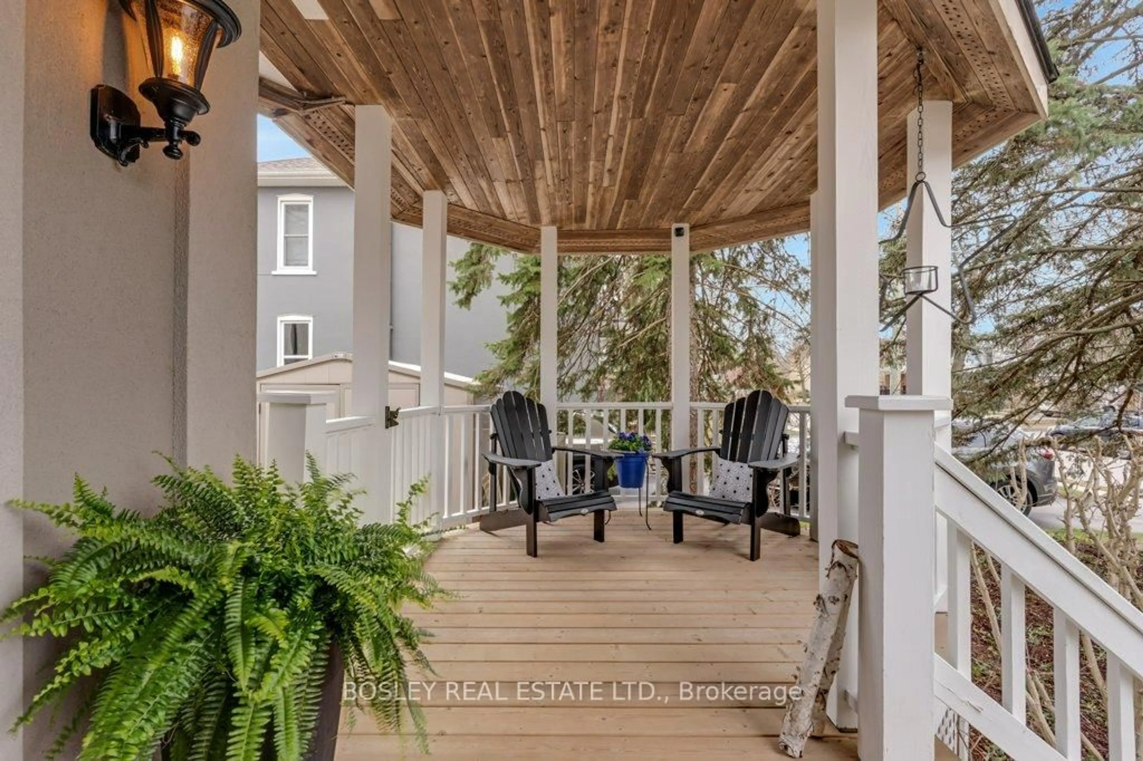 Patio, street for 423 William St, Cambridge Ontario N3H 3W6