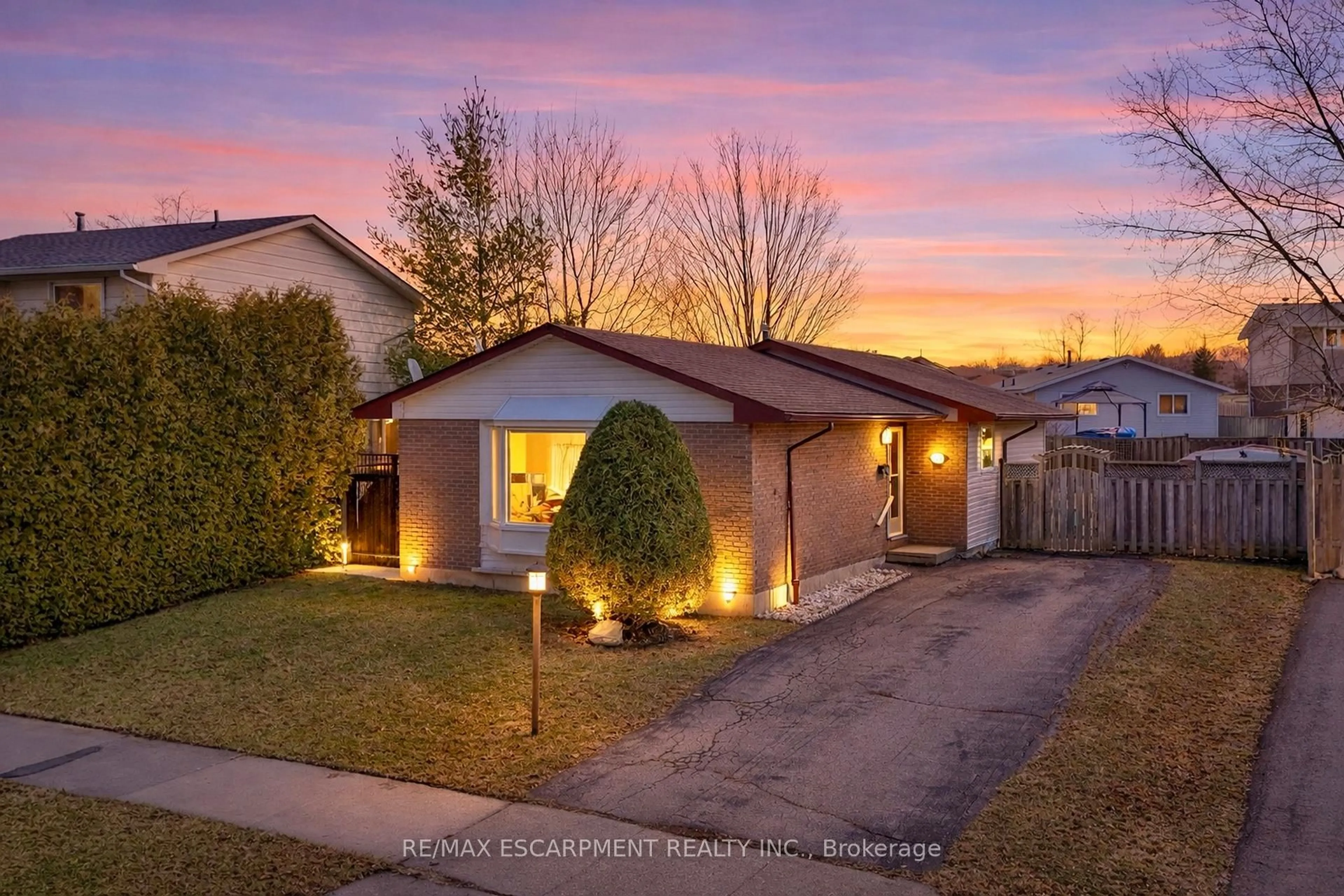 A pic from outside/outdoor area/front of a property/back of a property/a pic from drone, street for 148 Gordon Drummond Ave, Hamilton Ontario L8J 1G3
