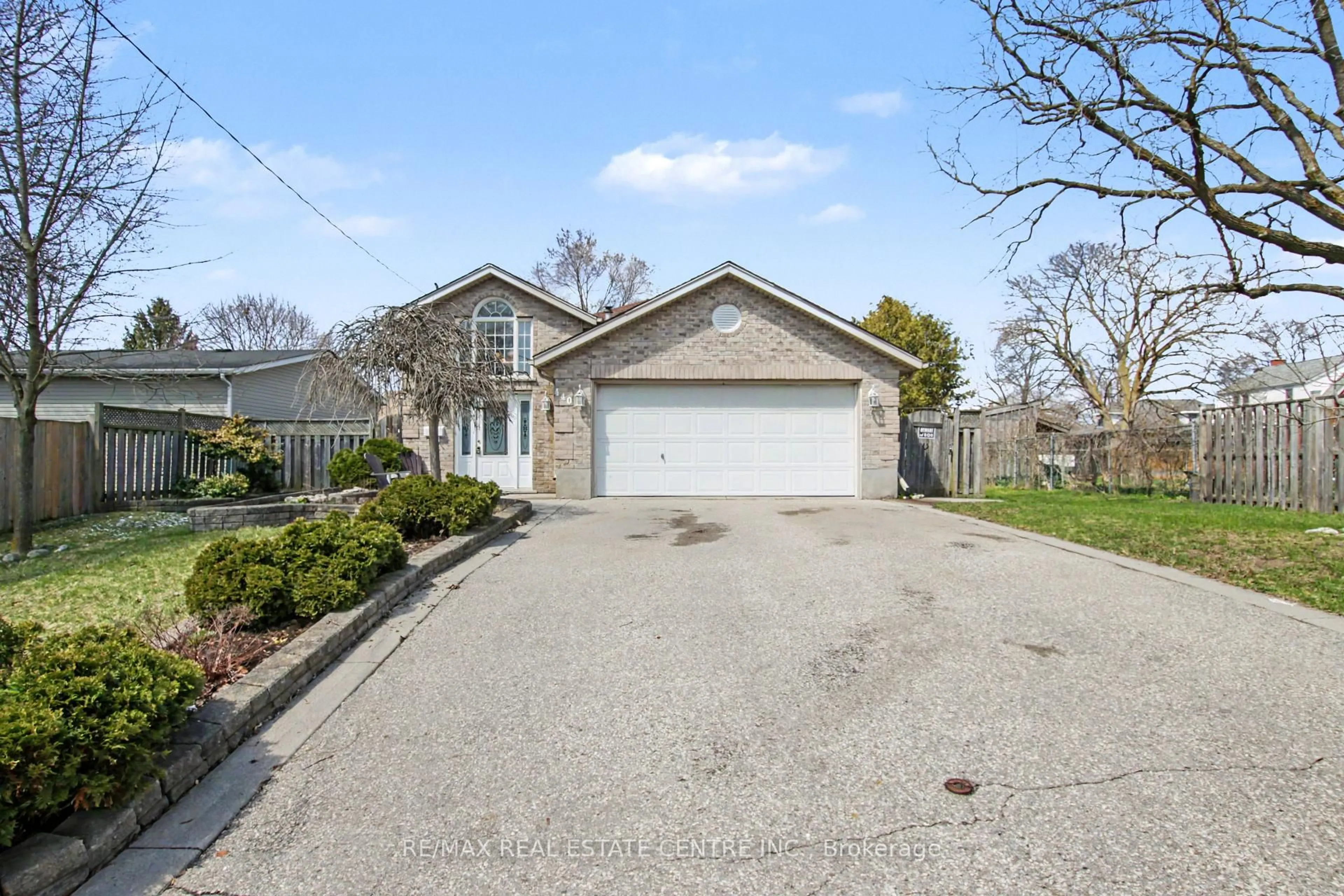 A pic from outside/outdoor area/front of a property/back of a property/a pic from drone, street for 440 Front St, Cambridge Ontario N3H 5T4