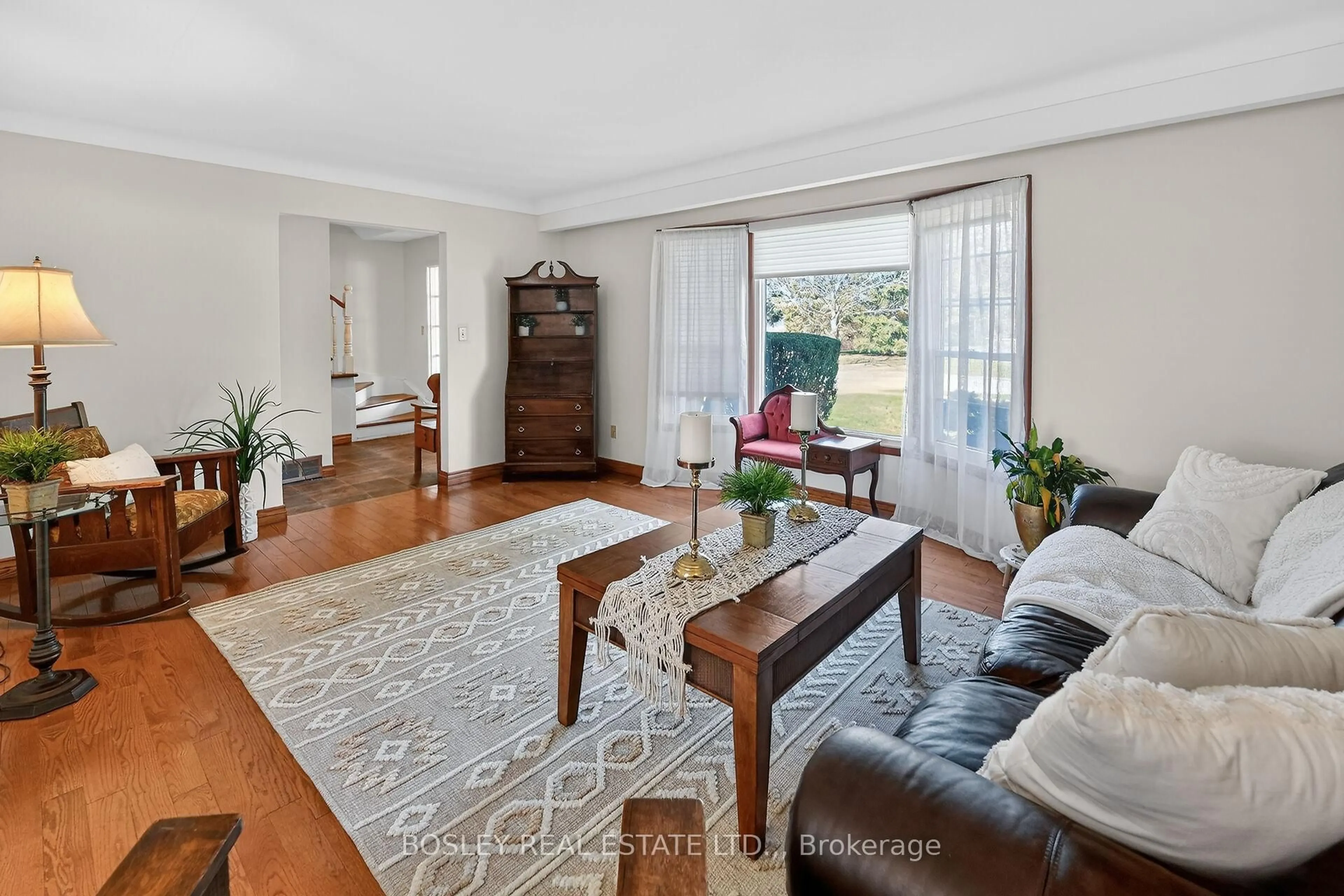 Living room with furniture, unknown for 15 Upper Canada Dr, Niagara-on-the-Lake Ontario L0S 1J0