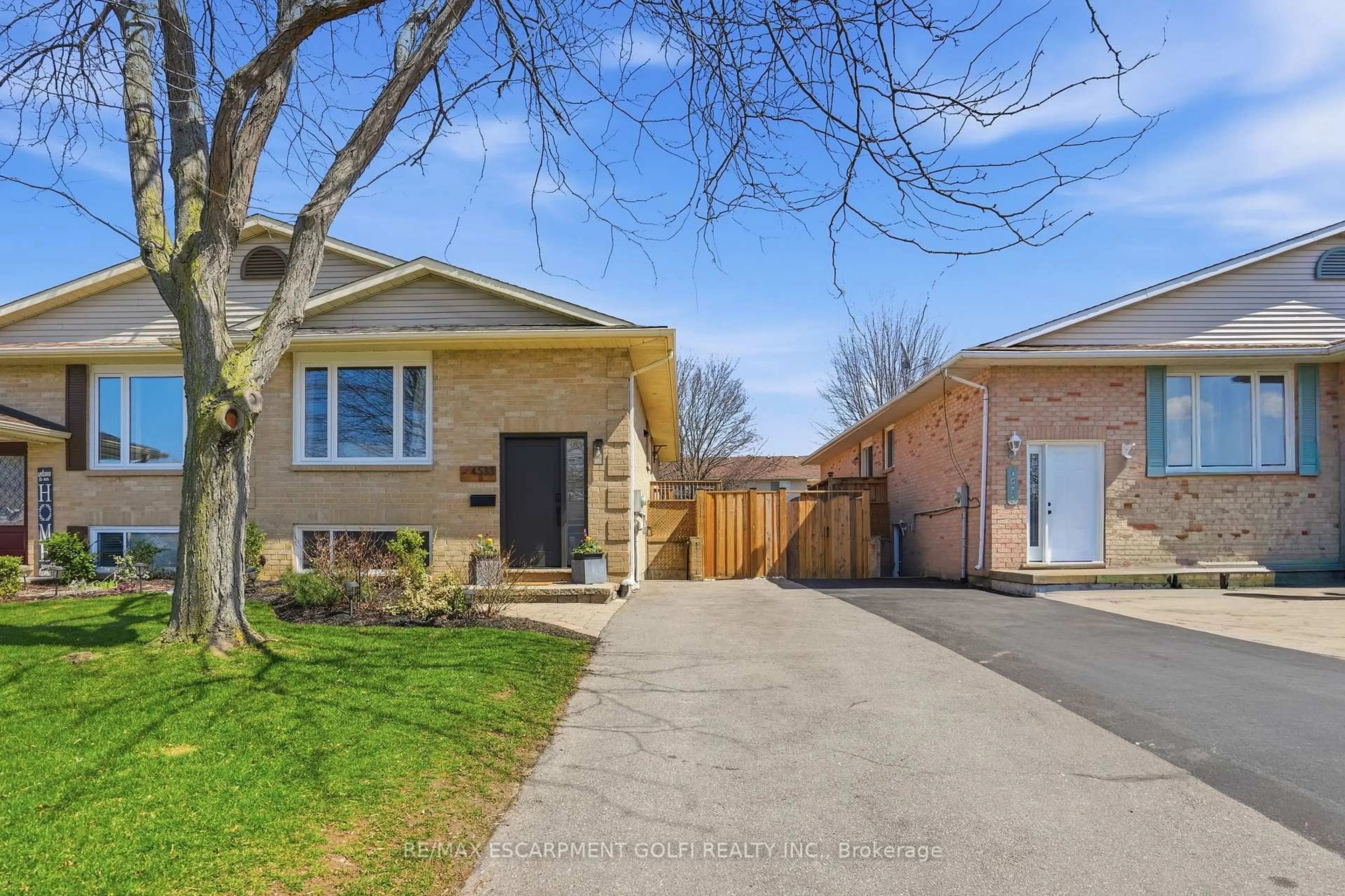 Home with brick exterior material, street for 4533 Carriage Rd, Lincoln Ontario L0R 1B5