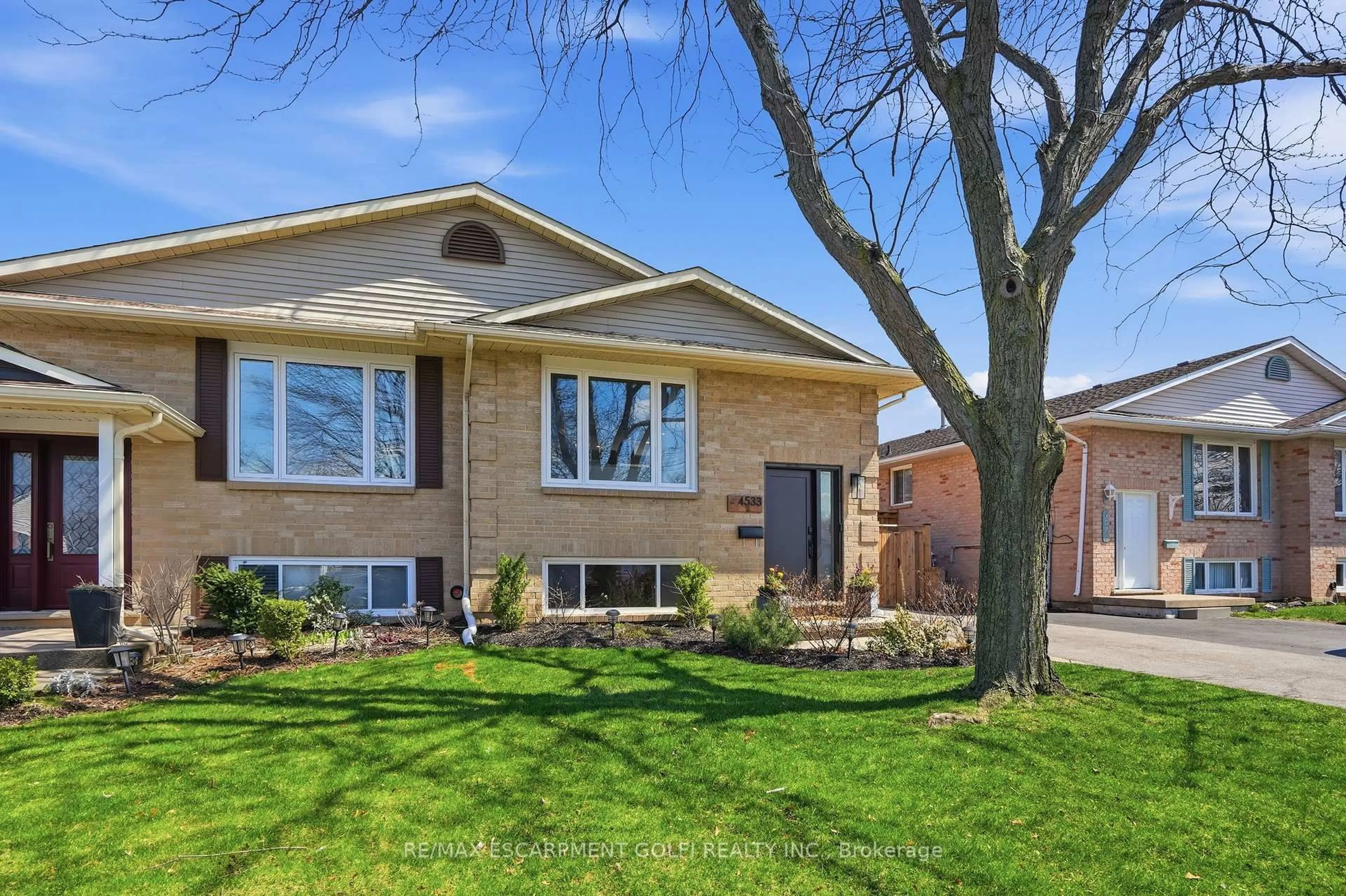 Home with brick exterior material, street for 4533 Carriage Rd, Lincoln Ontario L0R 1B5