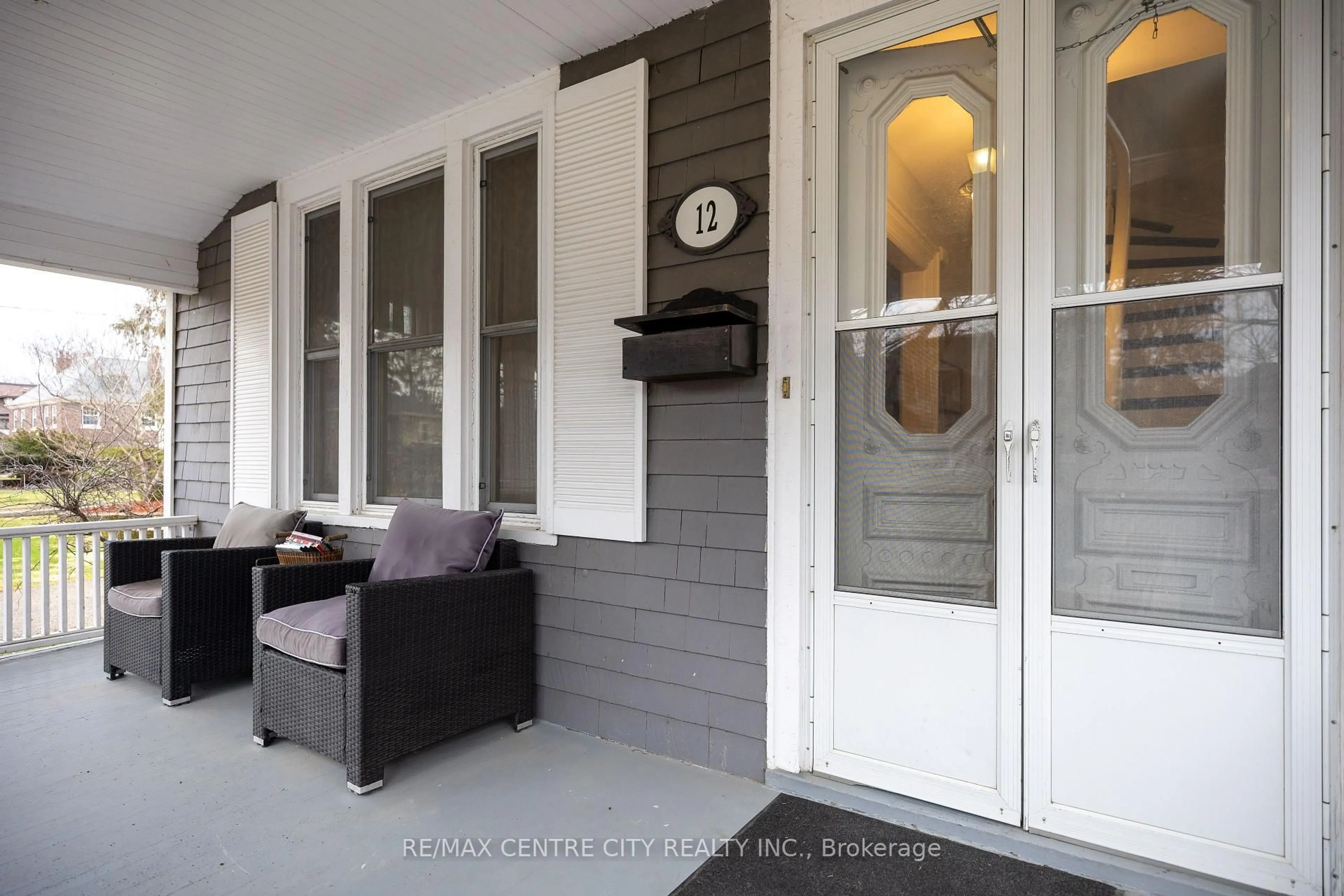 Indoor entryway for 12 Rosebery Pl, St. Thomas Ontario N5R 2H7