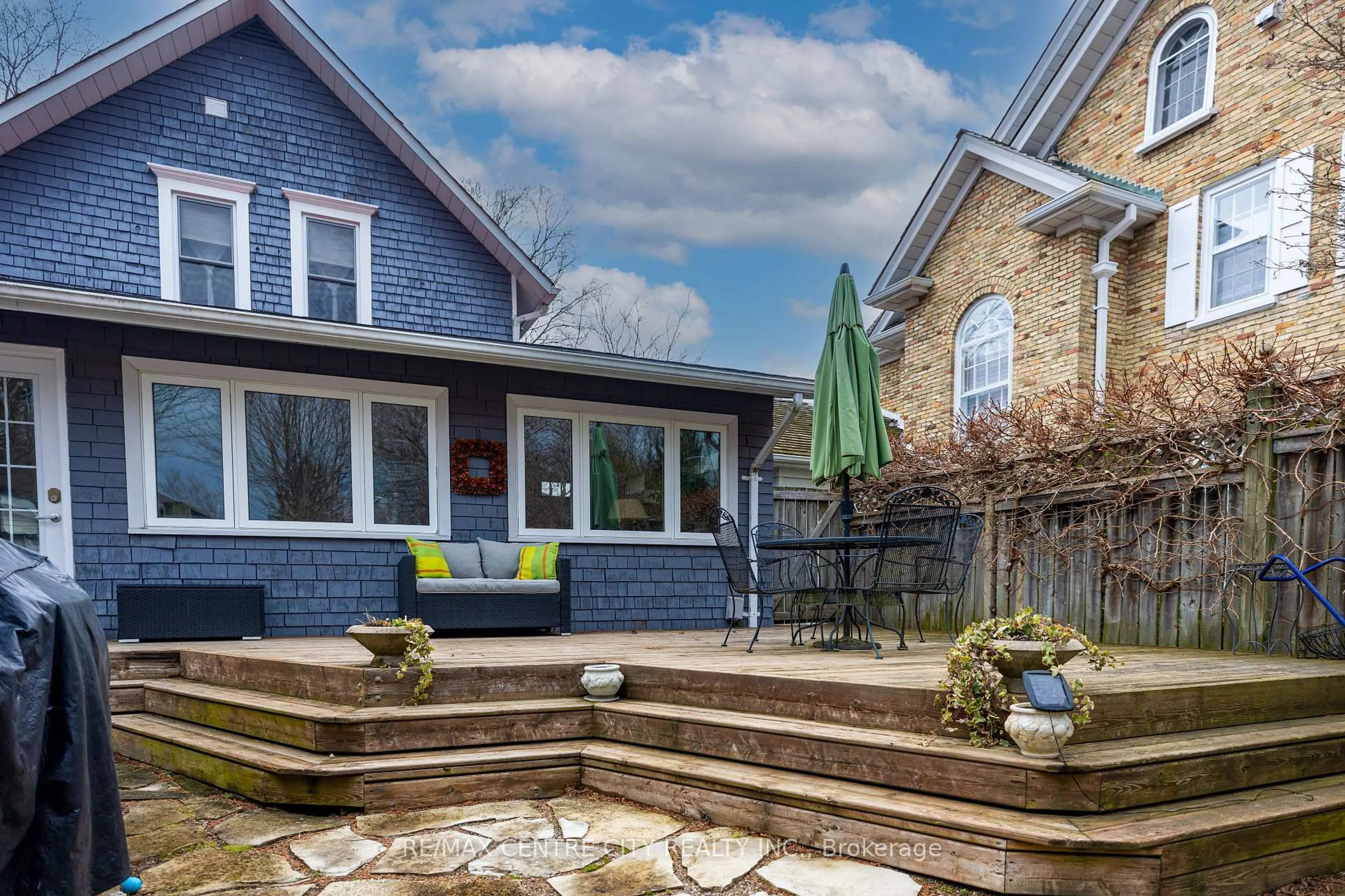 Patio, street for 12 Rosebery Pl, St. Thomas Ontario N5R 2H7