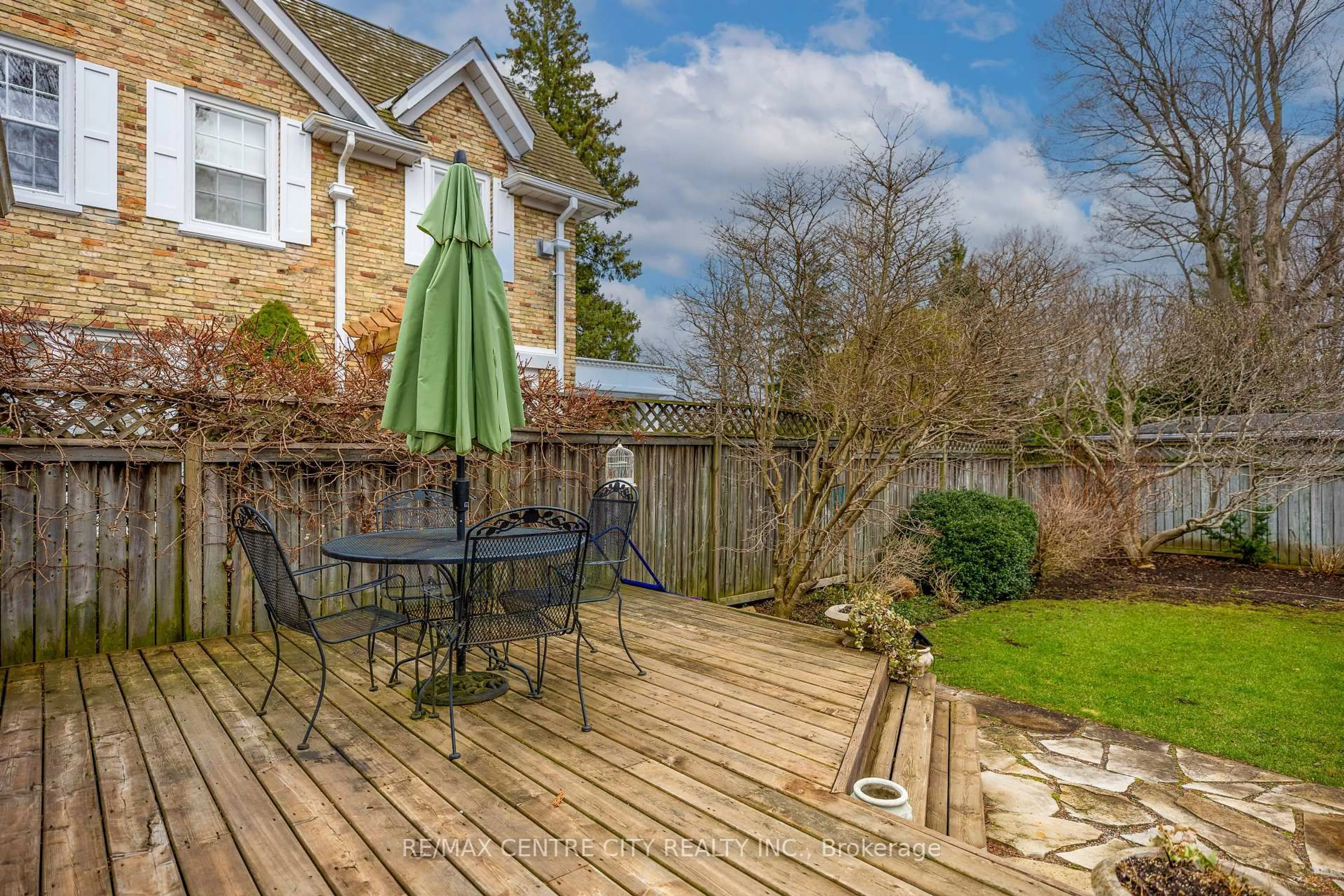 Patio, unknown for 12 Rosebery Pl, St. Thomas Ontario N5R 2H7
