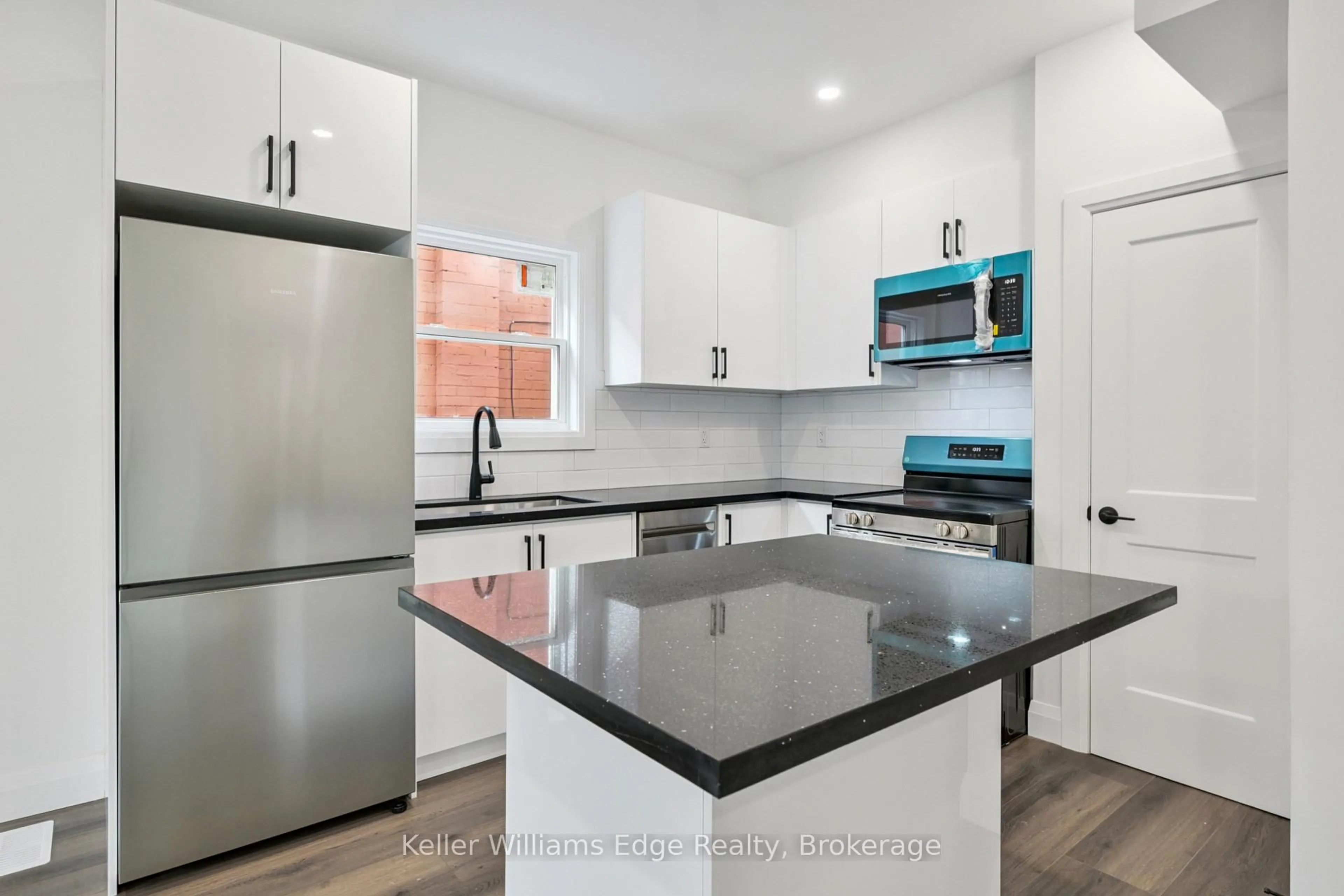 Unknown for 161 Weir St, Hamilton Ontario L8H 5G1