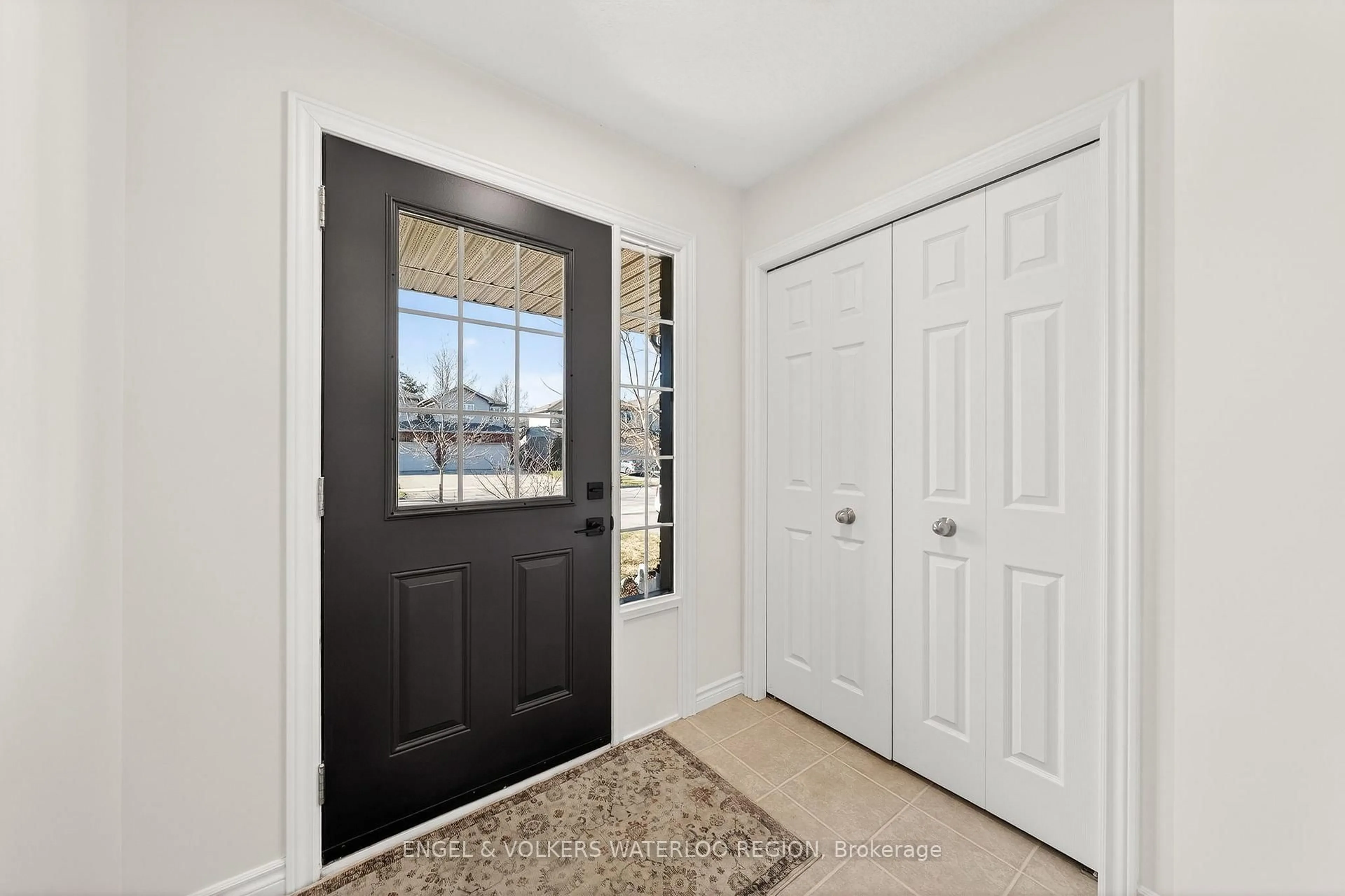 Indoor entryway for 477 Colt St, Waterloo Ontario N2K 4N8