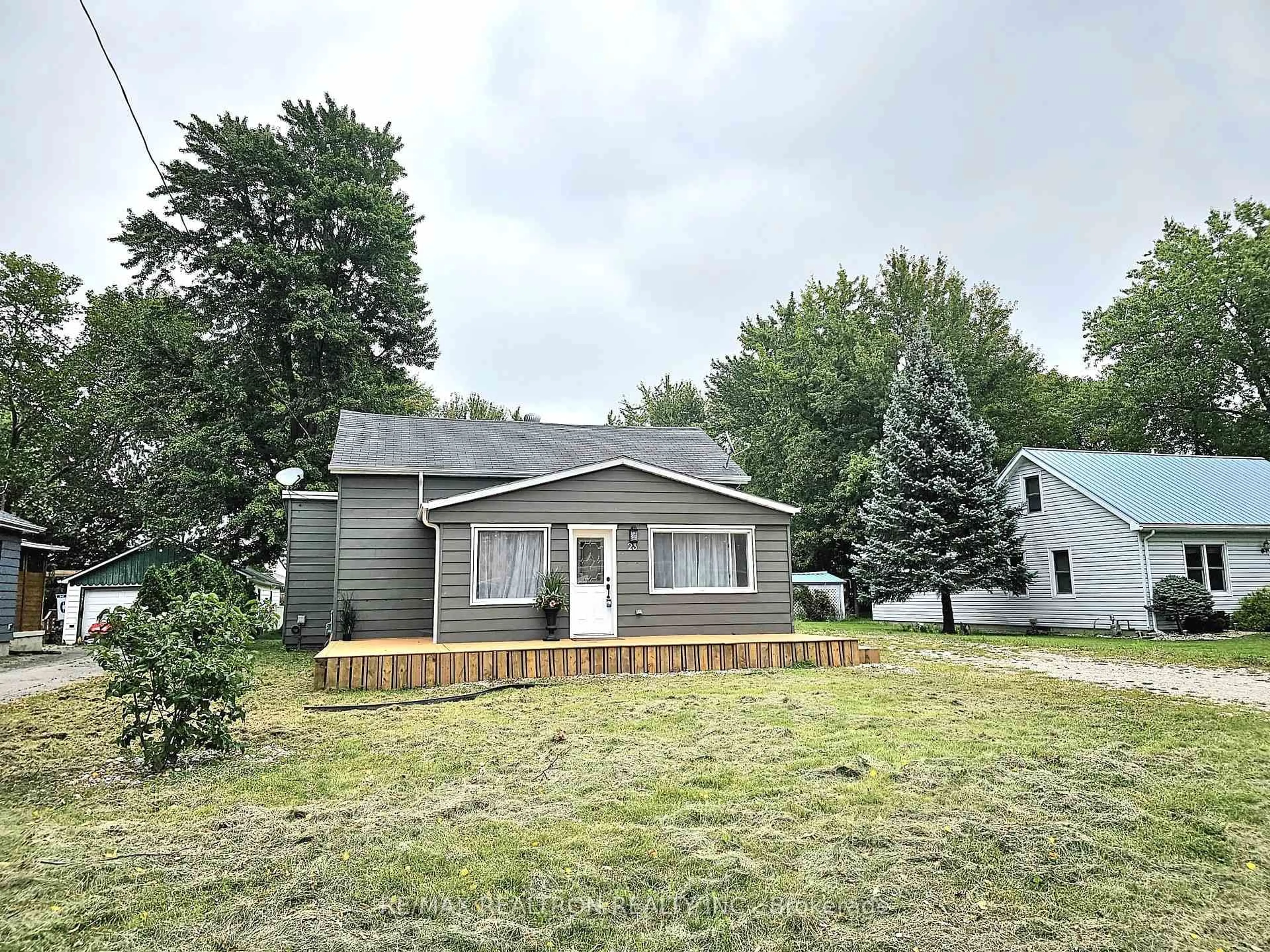 A pic from outside/outdoor area/front of a property/back of a property/a pic from drone, unknown for 23 Ella St, Chatham-Kent Ontario N0P 2L0