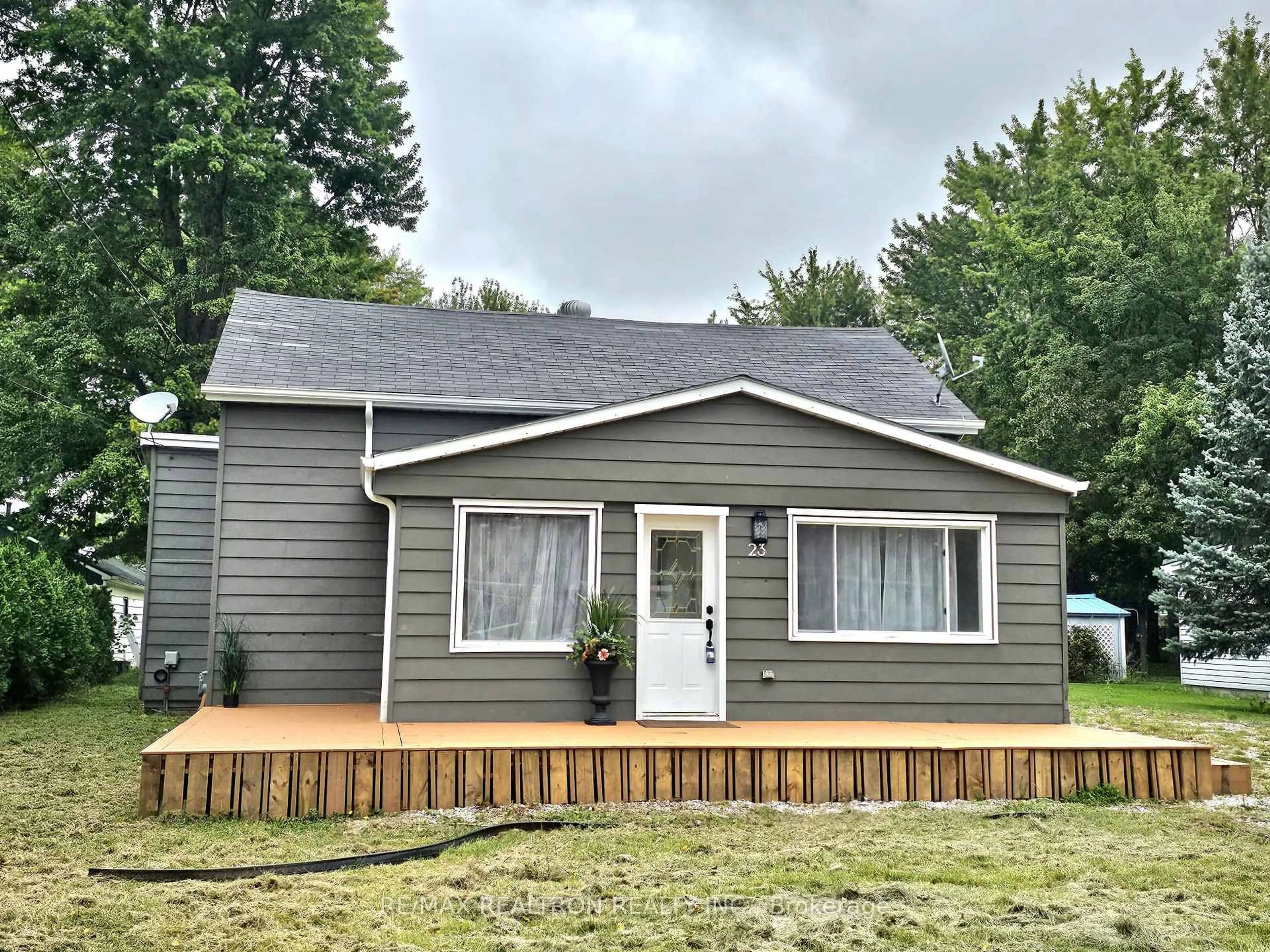 Home with vinyl exterior material, street for 23 Ella St, Chatham-Kent Ontario N0P 2L0