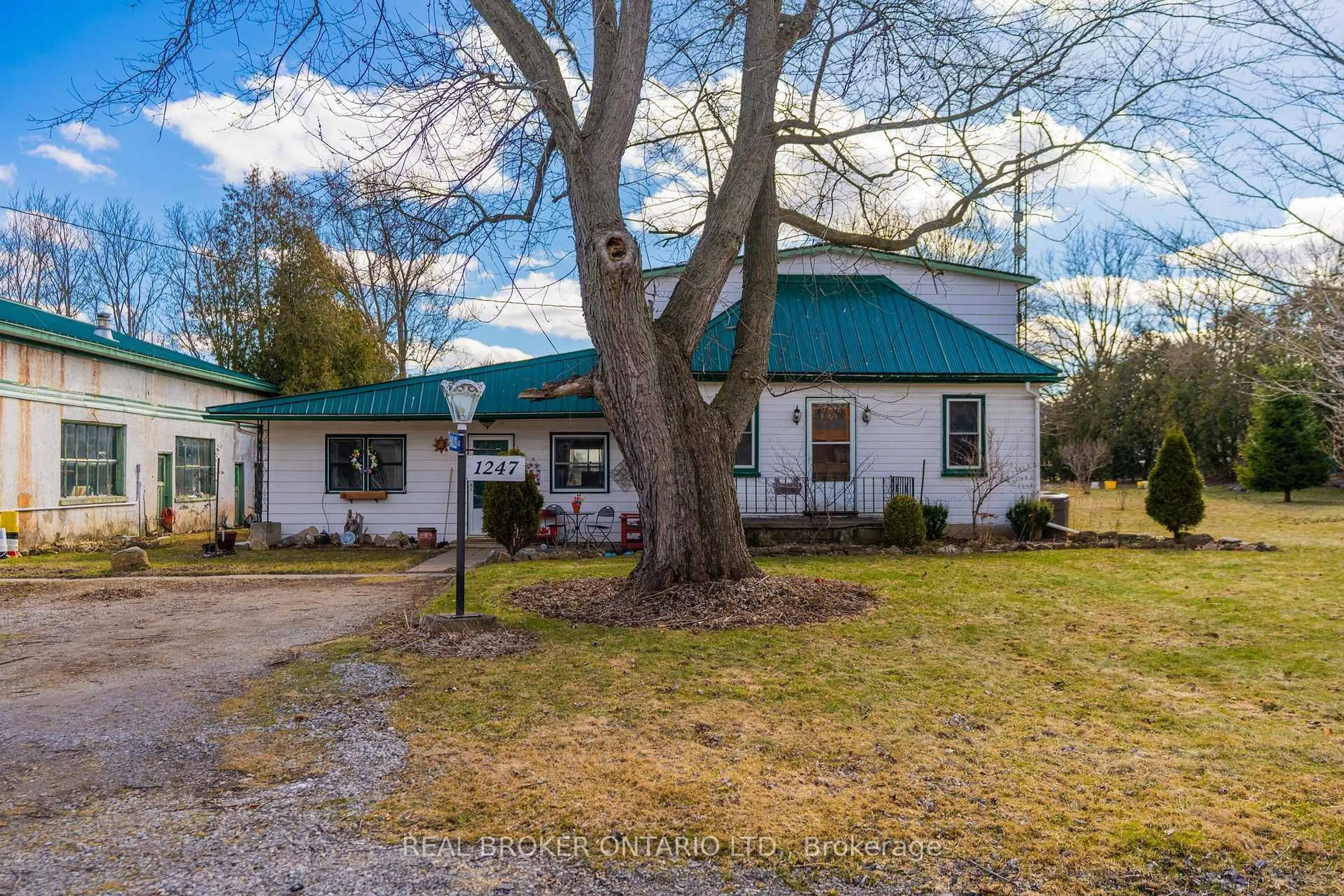 A pic from outside/outdoor area/front of a property/back of a property/a pic from drone, unknown for 1247 Old 8 Highway, Hamilton Ontario L0R 1Z0