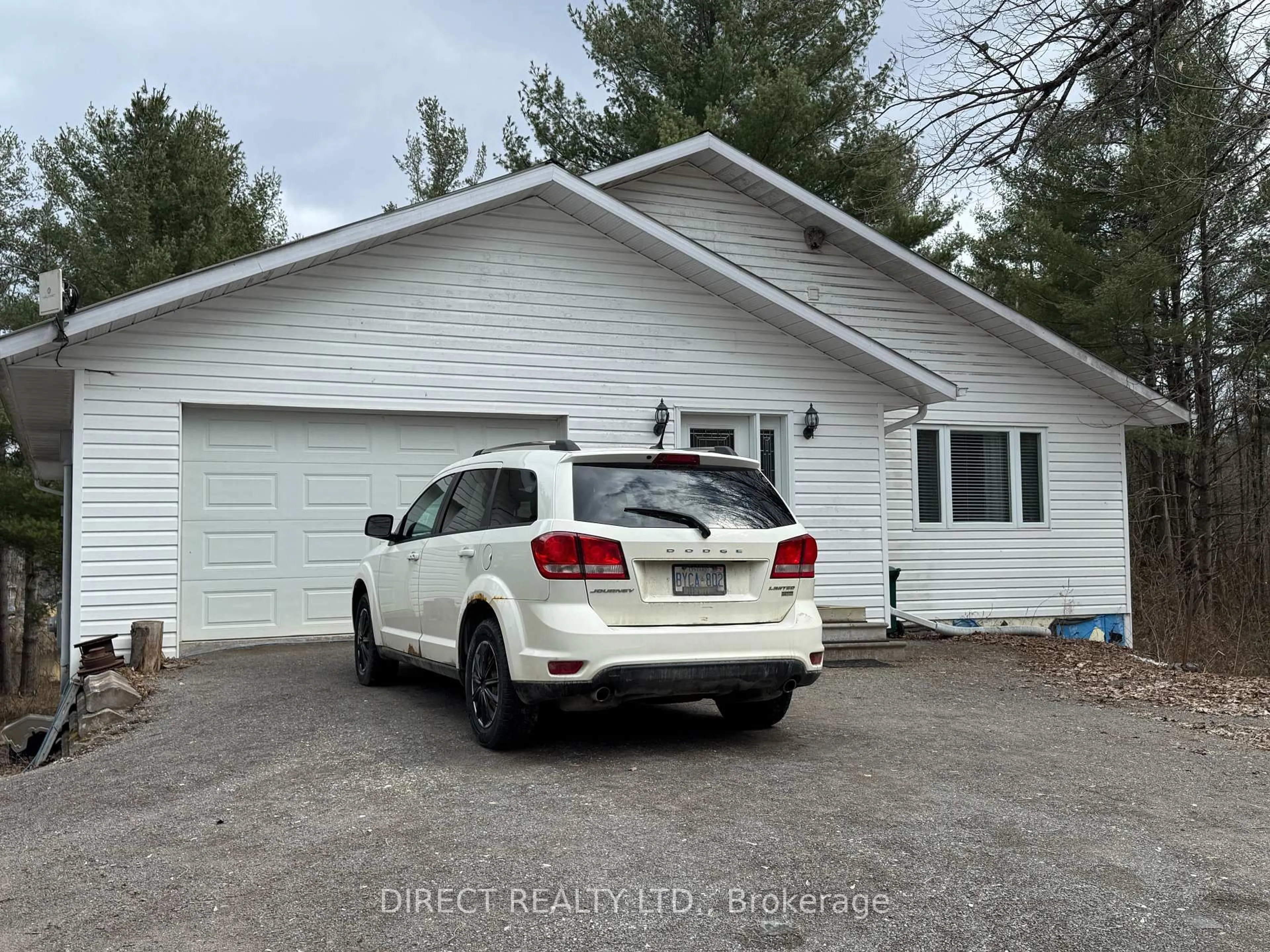 Indoor garage for 148 Skootamatta Lane, Tweed Ontario K0K 3J0
