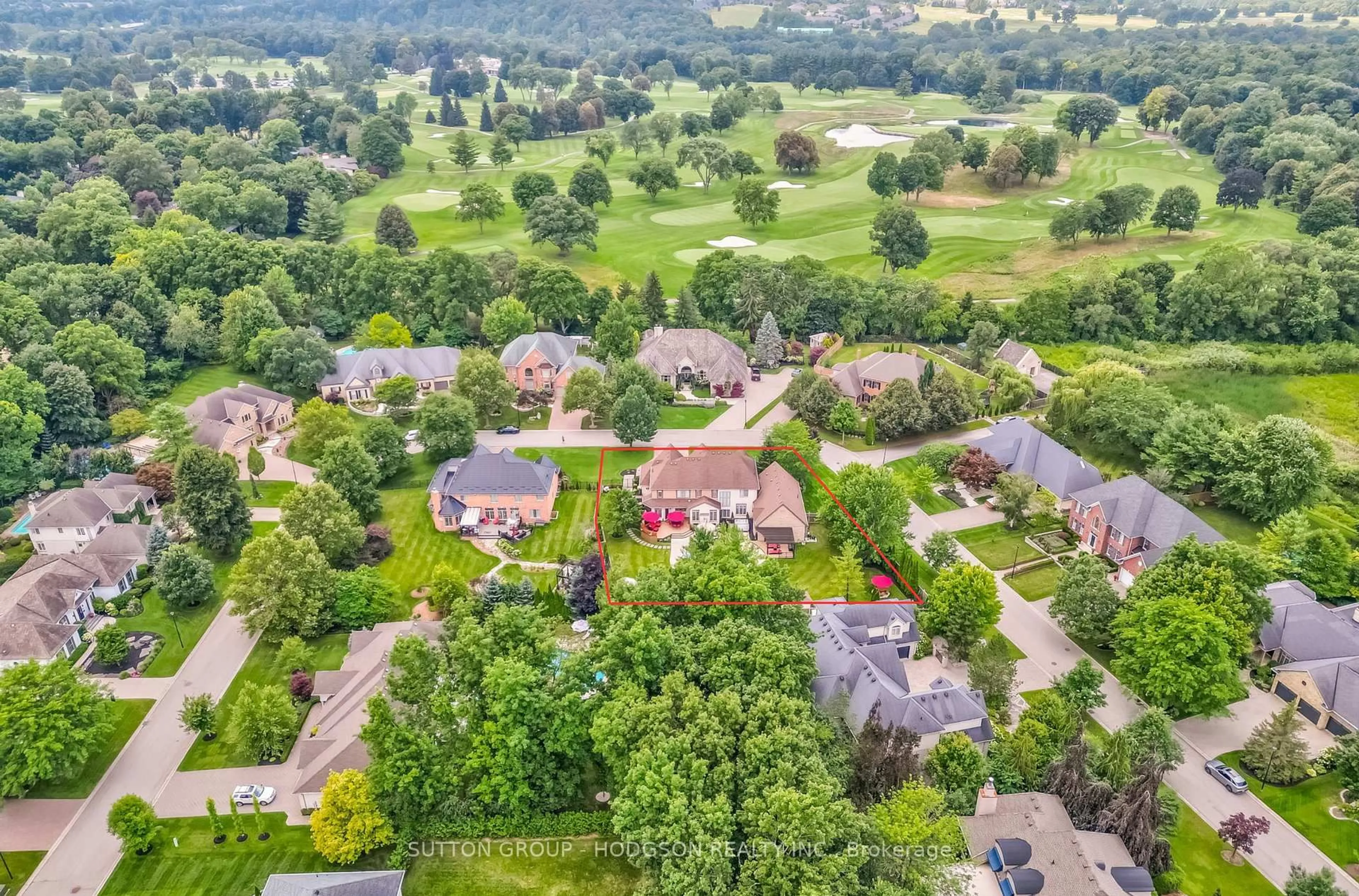 A pic from outside/outdoor area/front of a property/back of a property/a pic from drone, unknown for 103 Fitzwilliam Blvd, London North Ontario N6H 5H4