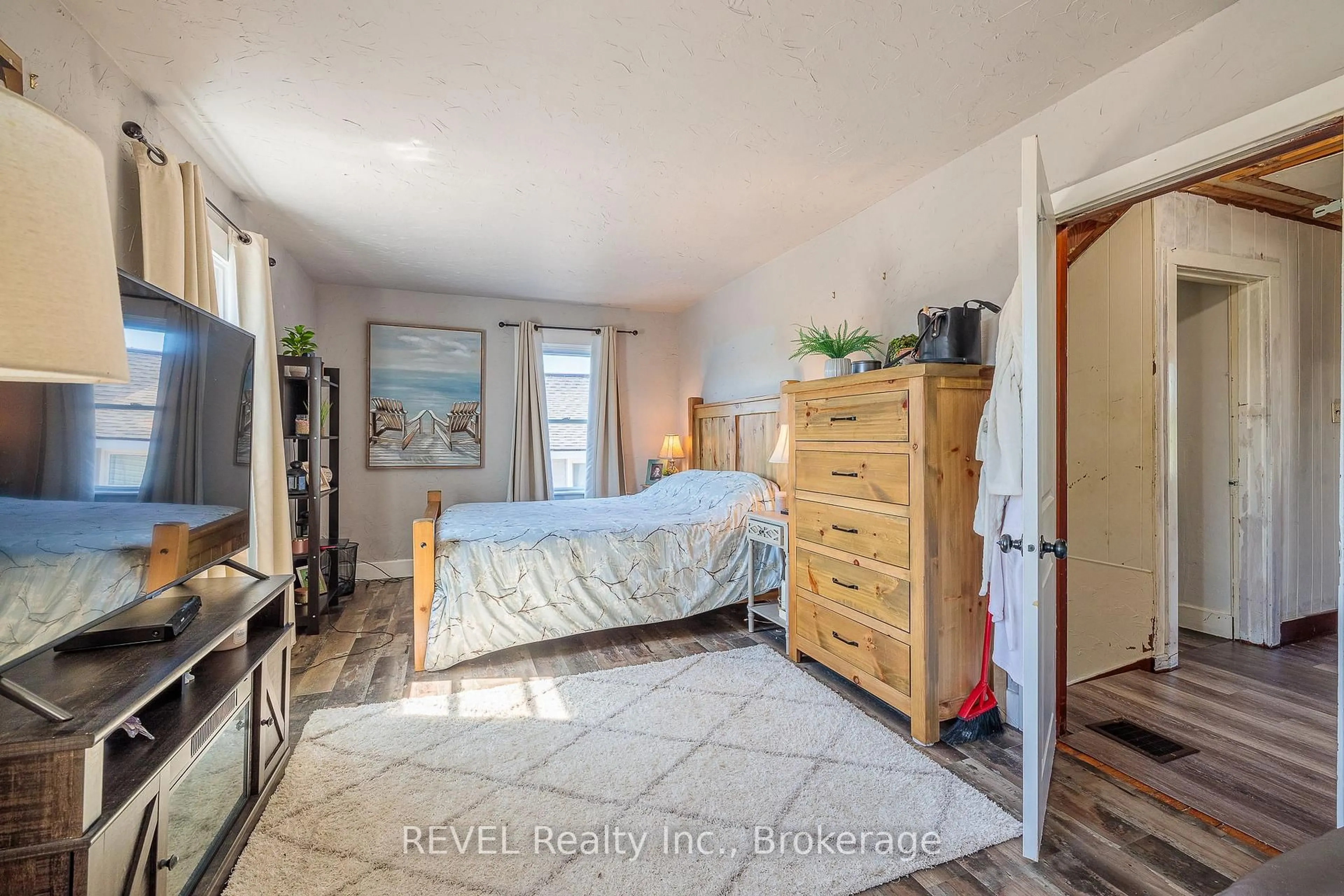 Bedroom with bed, unknown for 5 Jessie St, Fort Erie Ontario L2A 4E6
