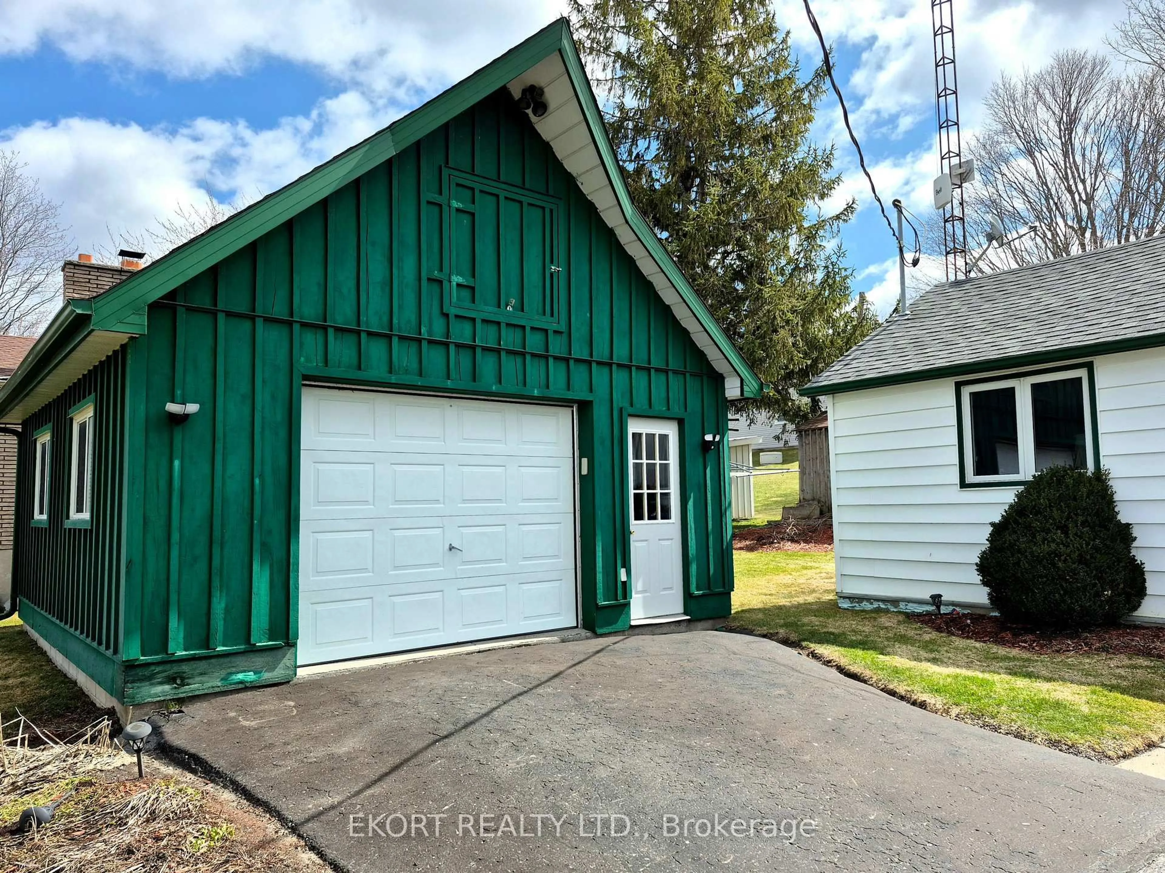 Indoor garage for 40 Demille St, Prince Edward County Ontario K0K 1W0