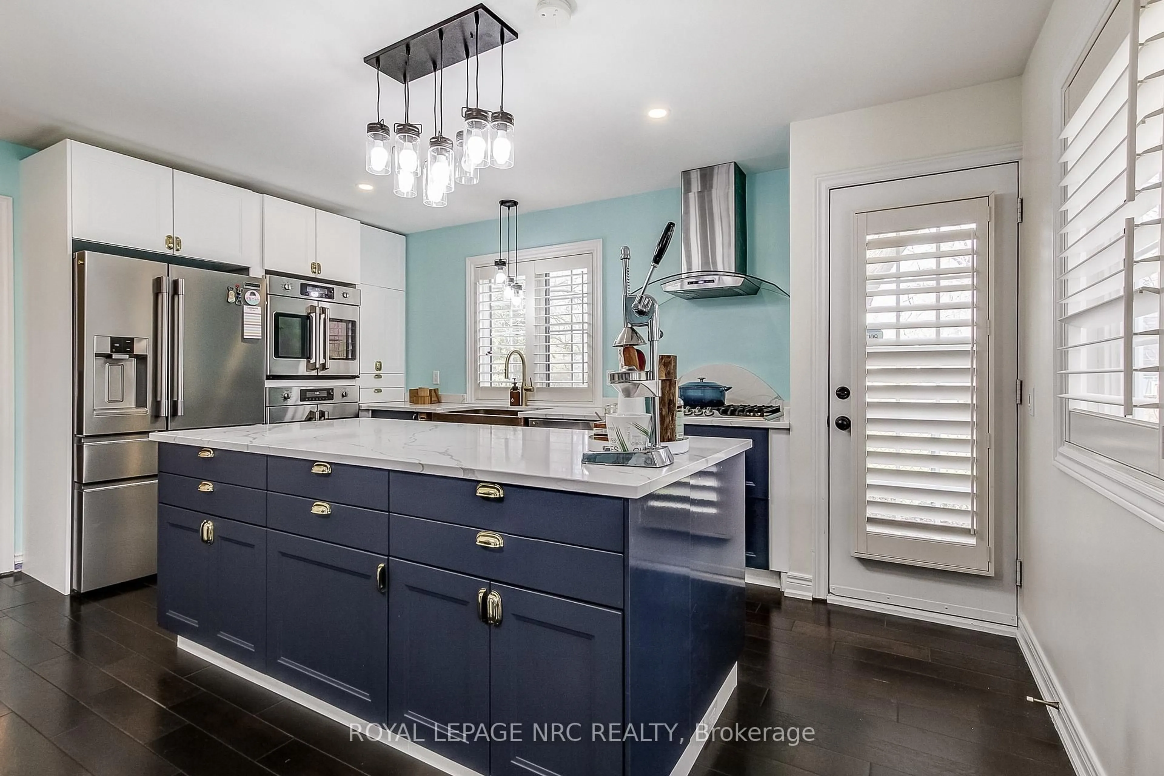 Open concept kitchen, ceramic/tile floor for 330 Gate St, Niagara-on-the-Lake Ontario L0S 1J0